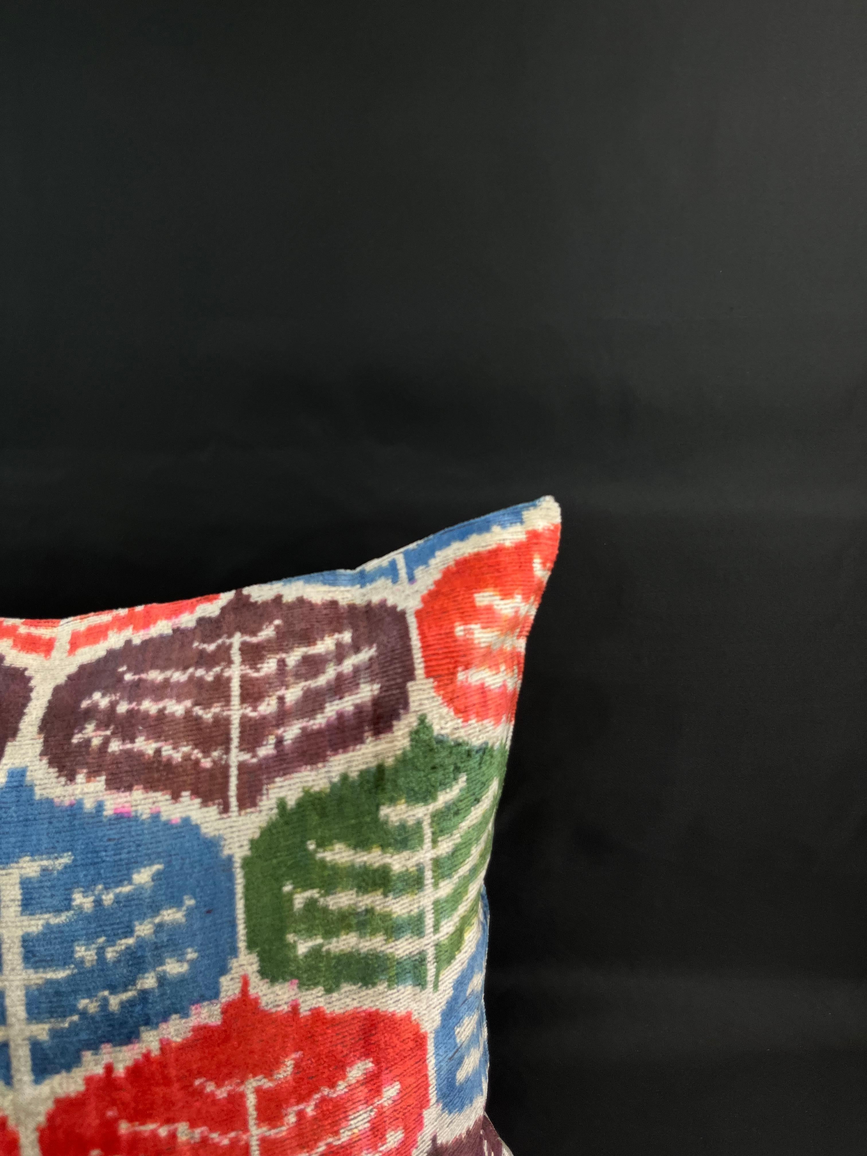 Modern Multicolor Leaf Pattern Velvet Silk Ikat Pillow Cover For Sale