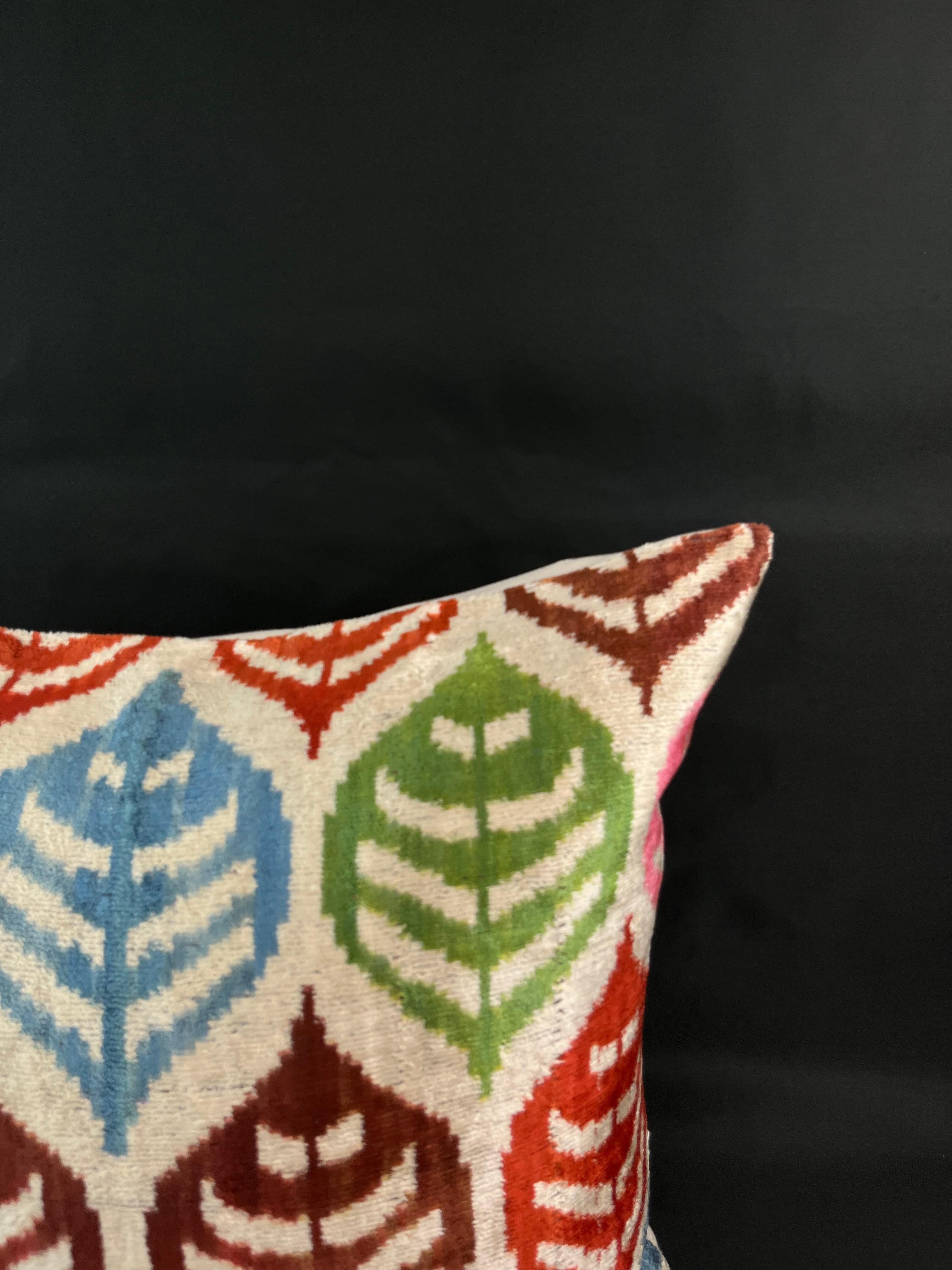 Modern Multicolor Leaf Pattern Velvet Silk Ikat Pillow Cover For Sale