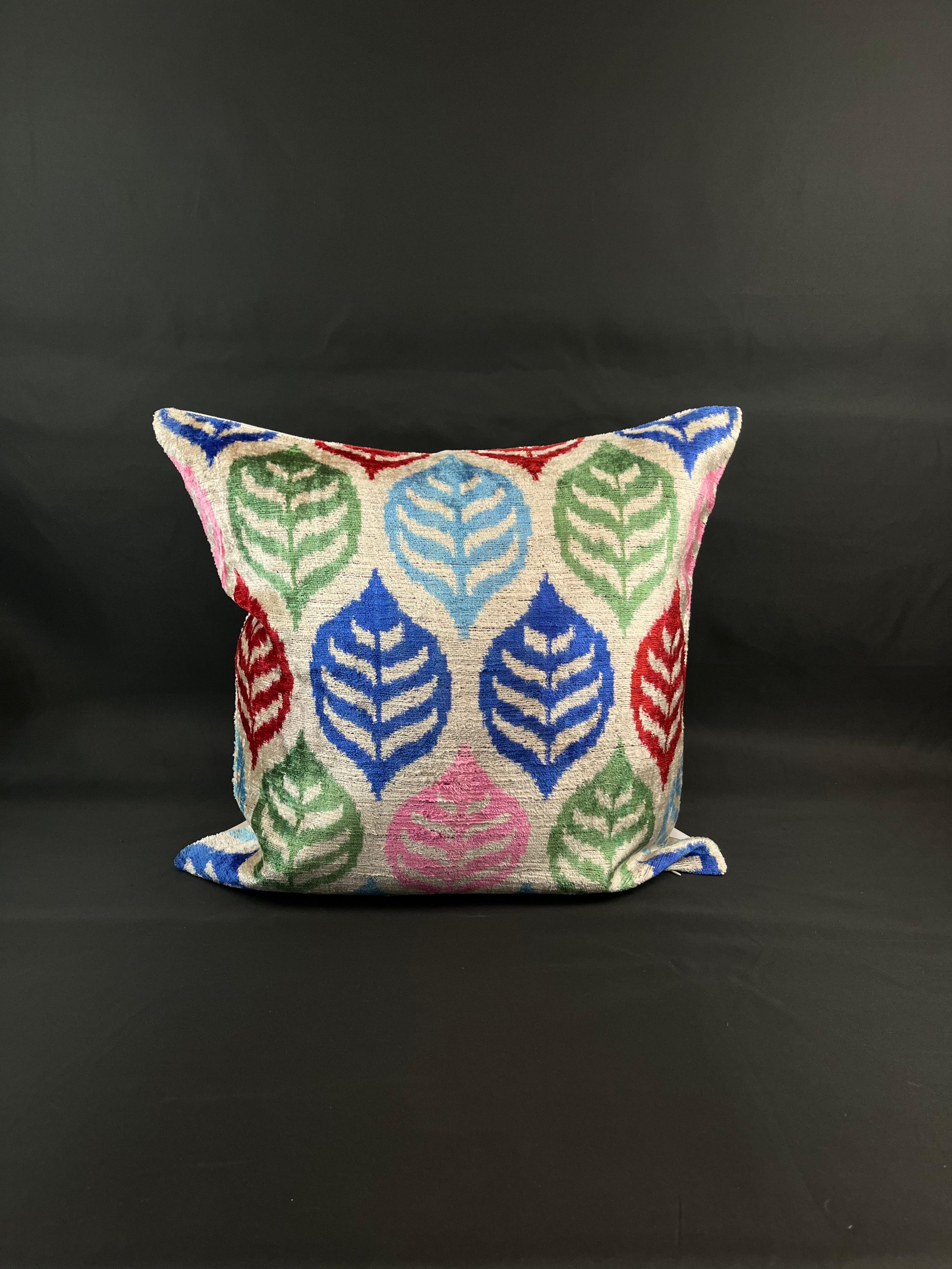 Multicolor Leaf Pattern Velvet Silk Ikat Pillow Cover In New Condition For Sale In Houston, TX