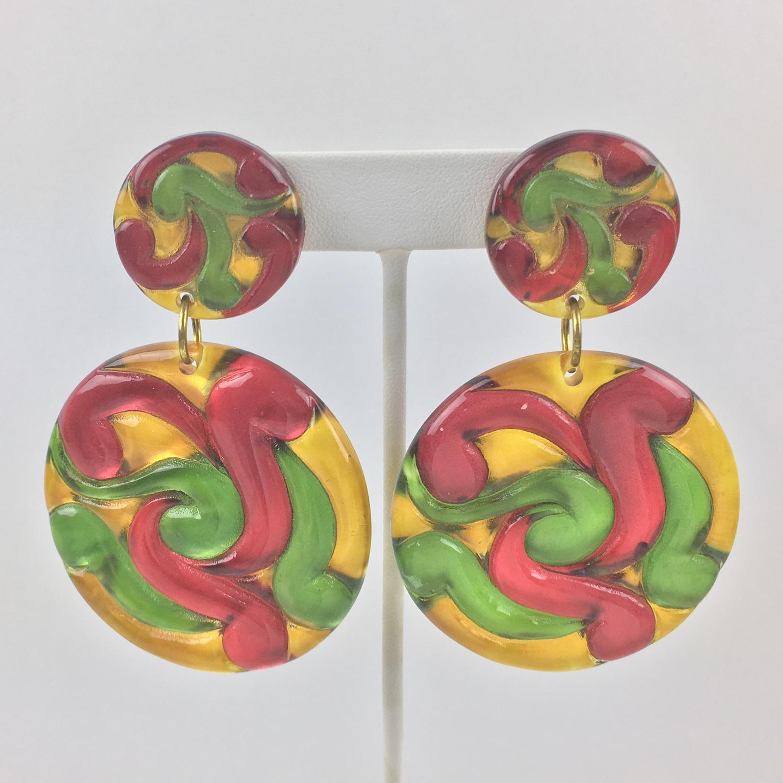 Pendientes de clip con disco colgante de lucita multicolor en venta 1