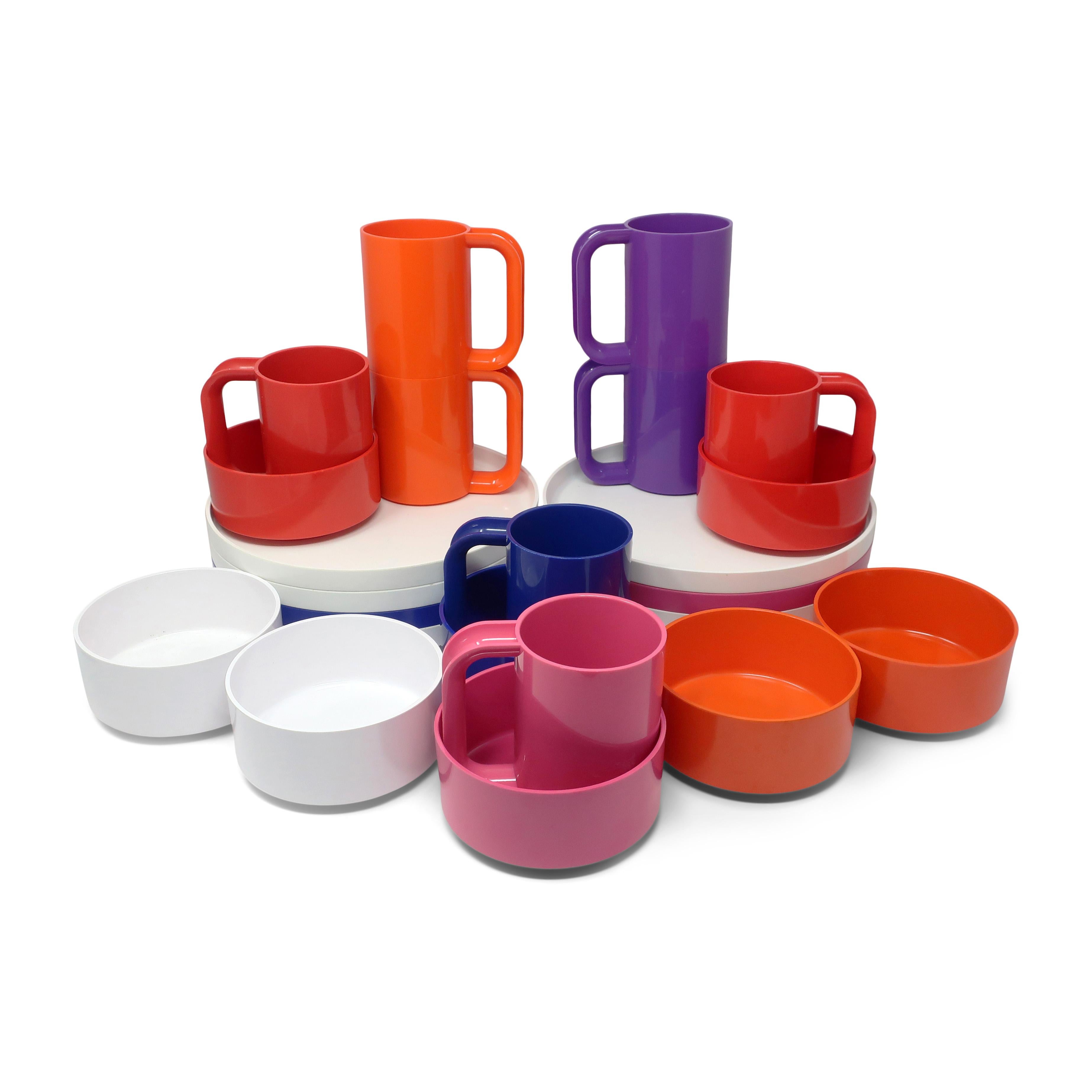 20th Century Multicolor Massimo Vignelli for Heller Dinnerware - Set of 24 For Sale