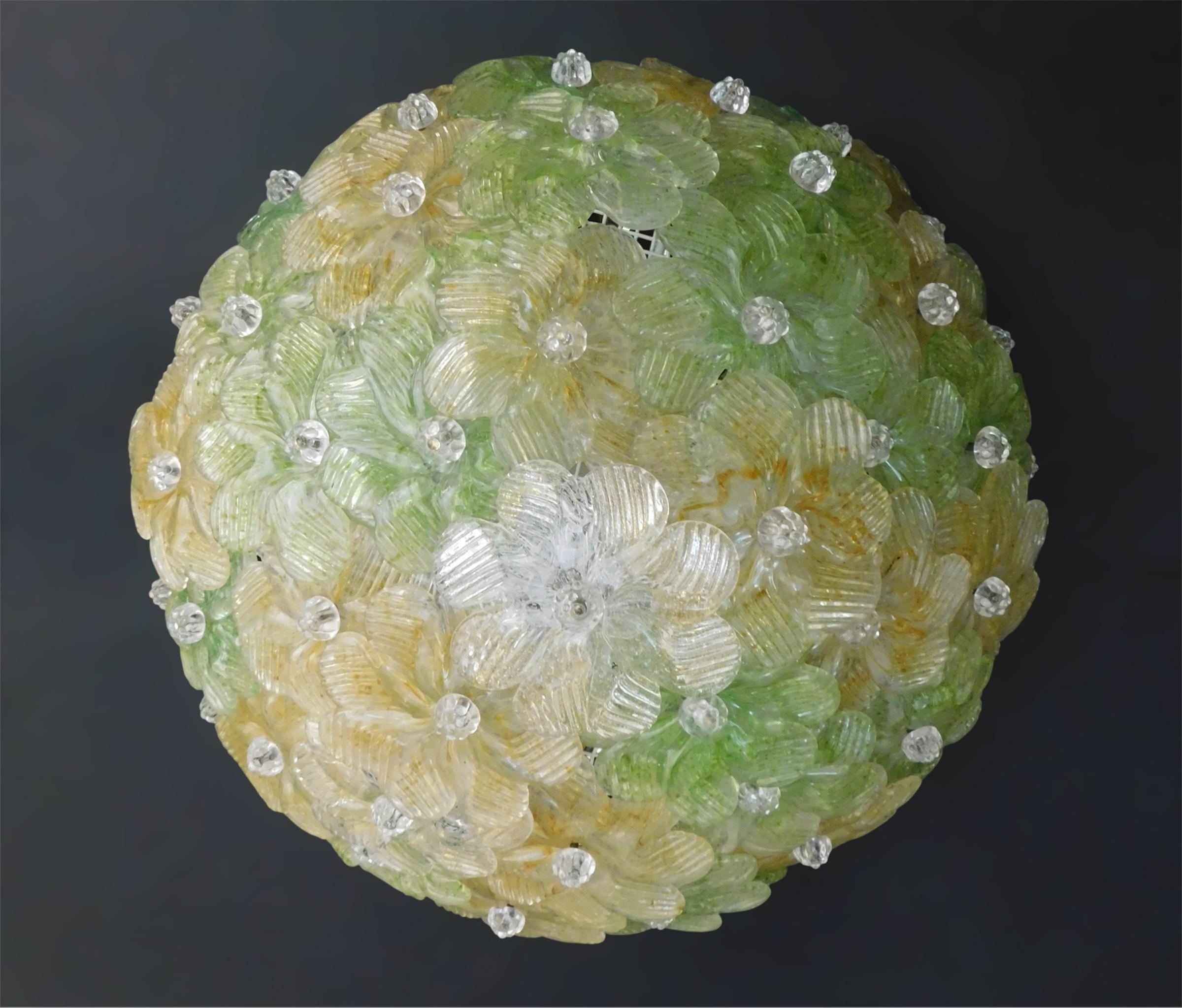 Vintage Italian flush mount with clear green and amber hand blown Murano glass flowers / Made in Italy in the 1960s by Barovier e Toso
Measures: Diameter 14 inches / height 6 inches
3 lights / E12 or E14 type / max 40W each
1 available in stock in