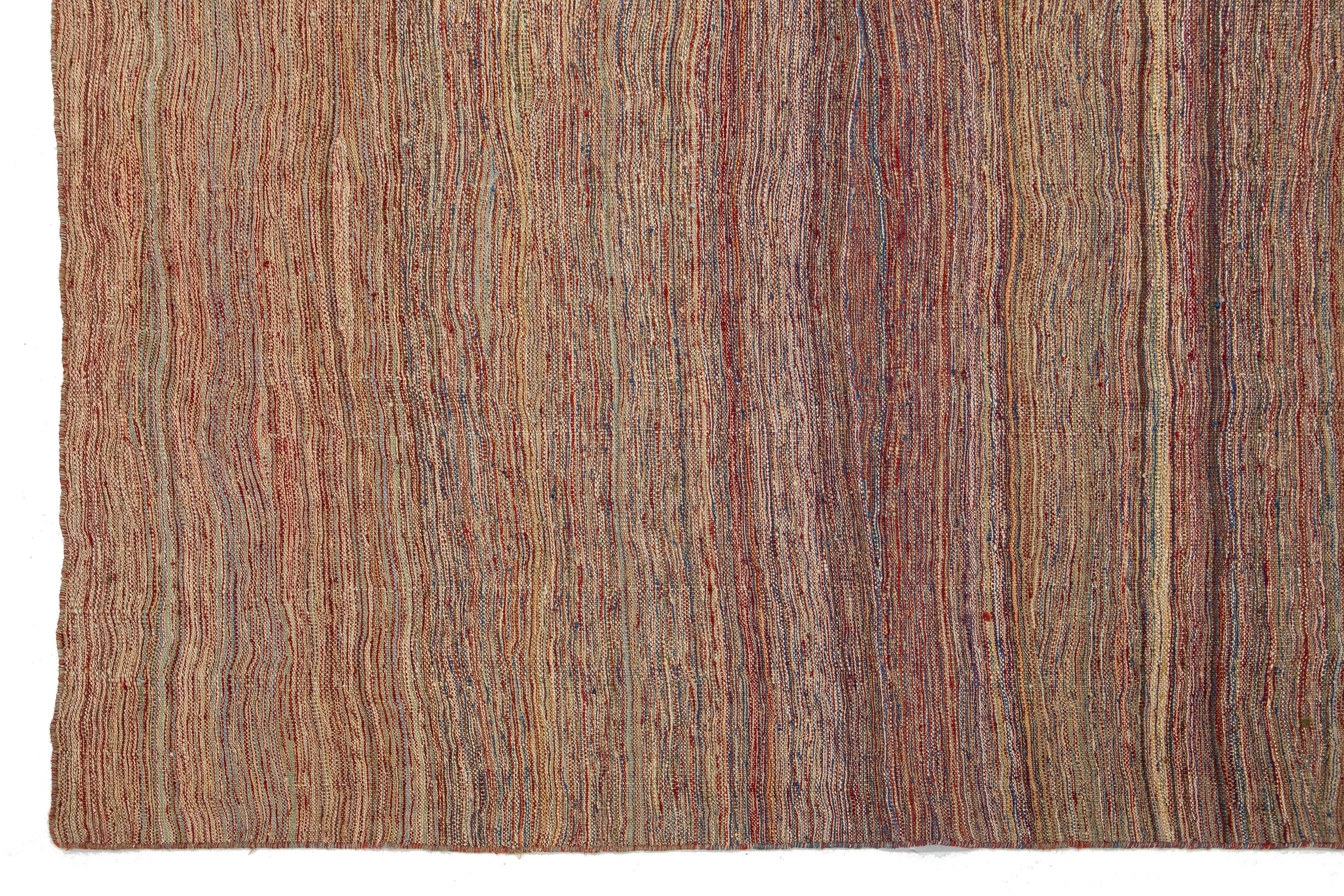Mehrfarbiger moderner Flachgewebe-Wollteppich aus Kelim, handgefertigt mit gestärktem Design im Angebot 1
