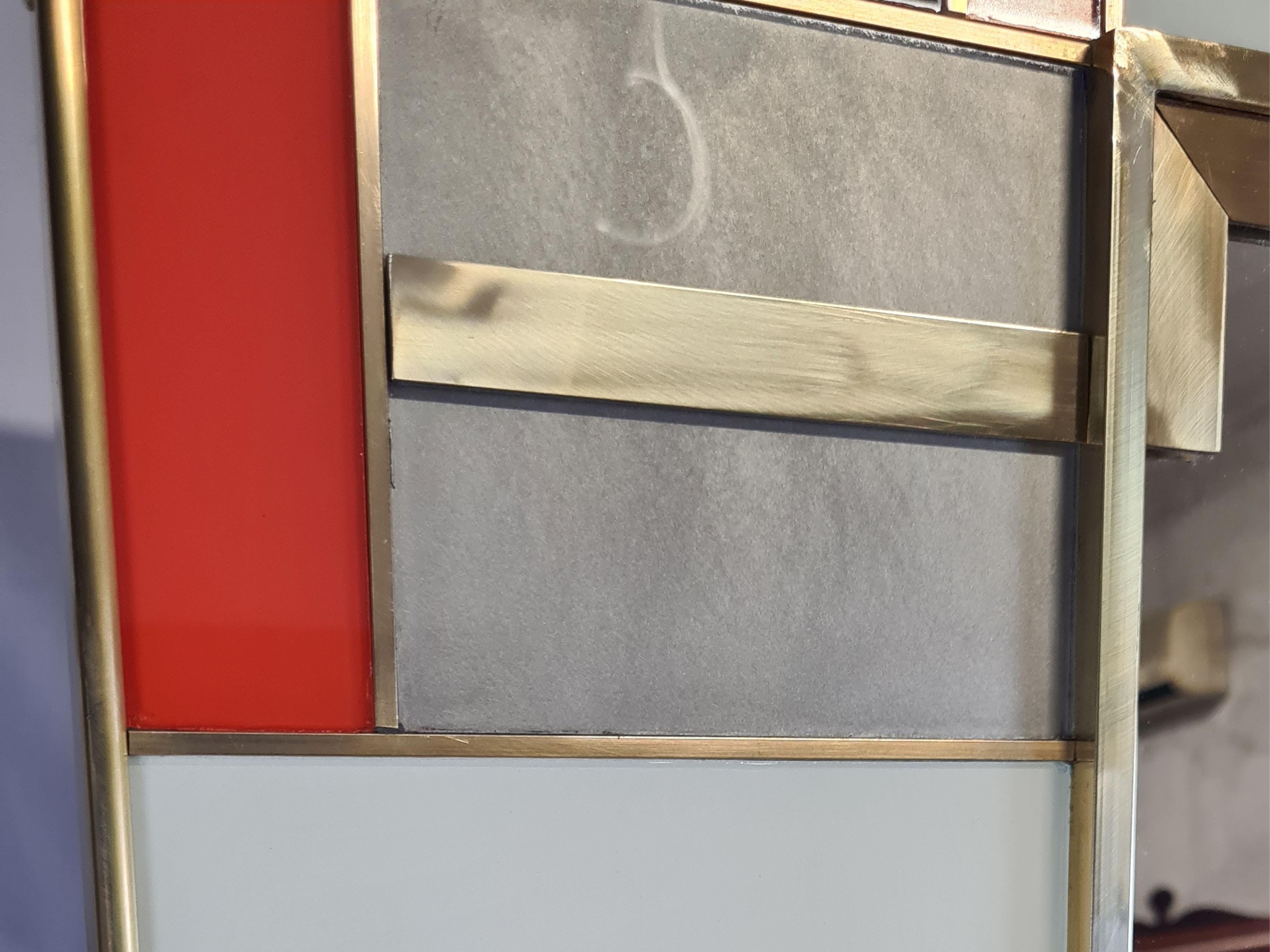 Moderne Miroirs de Murano multicolores pour mur avec inserts en laiton disponibles en vente