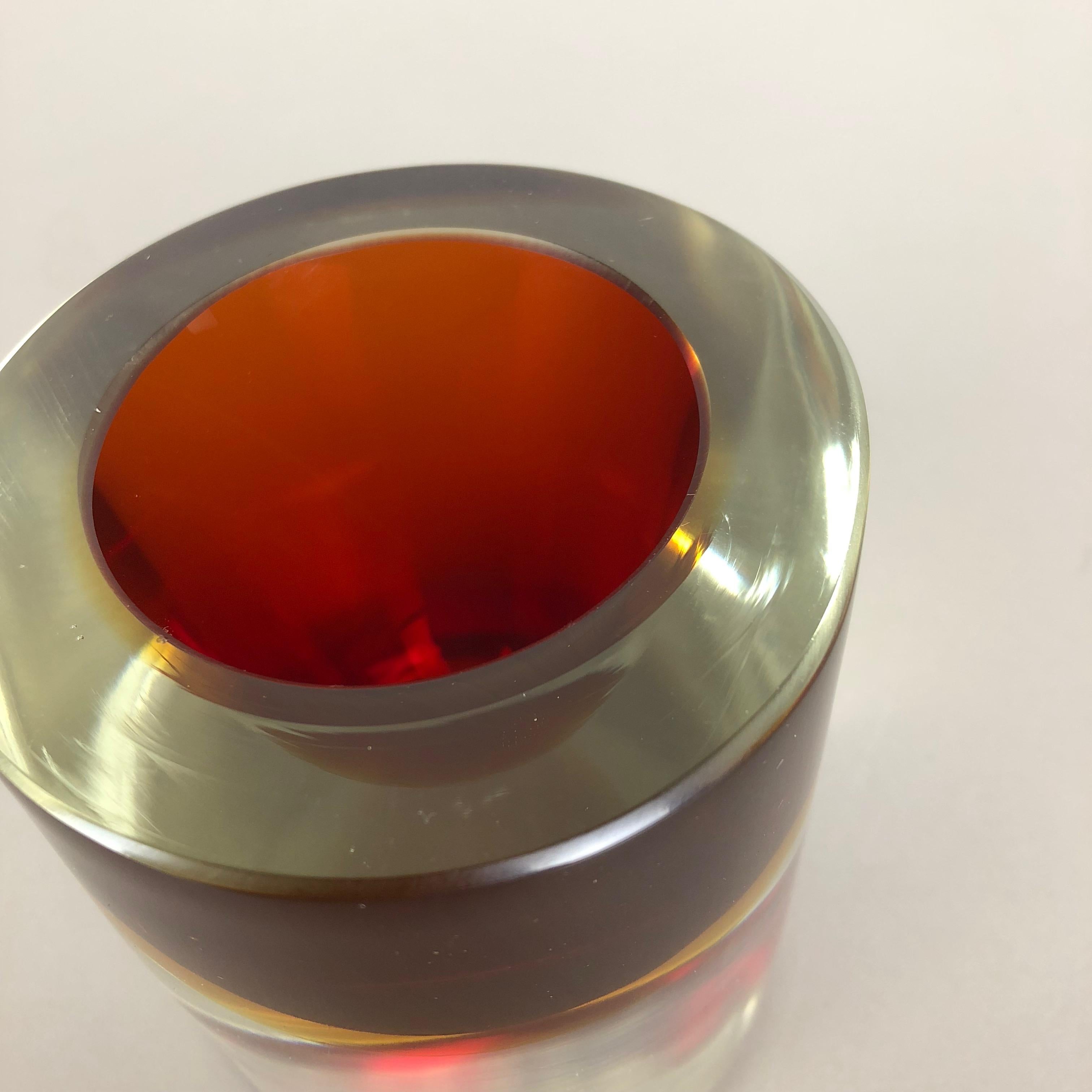 Multi-Color Murano Vetri Glass Sommerso Bowl Shell Ashtray Element, Italy, 1970s In Good Condition For Sale In Kirchlengern, DE