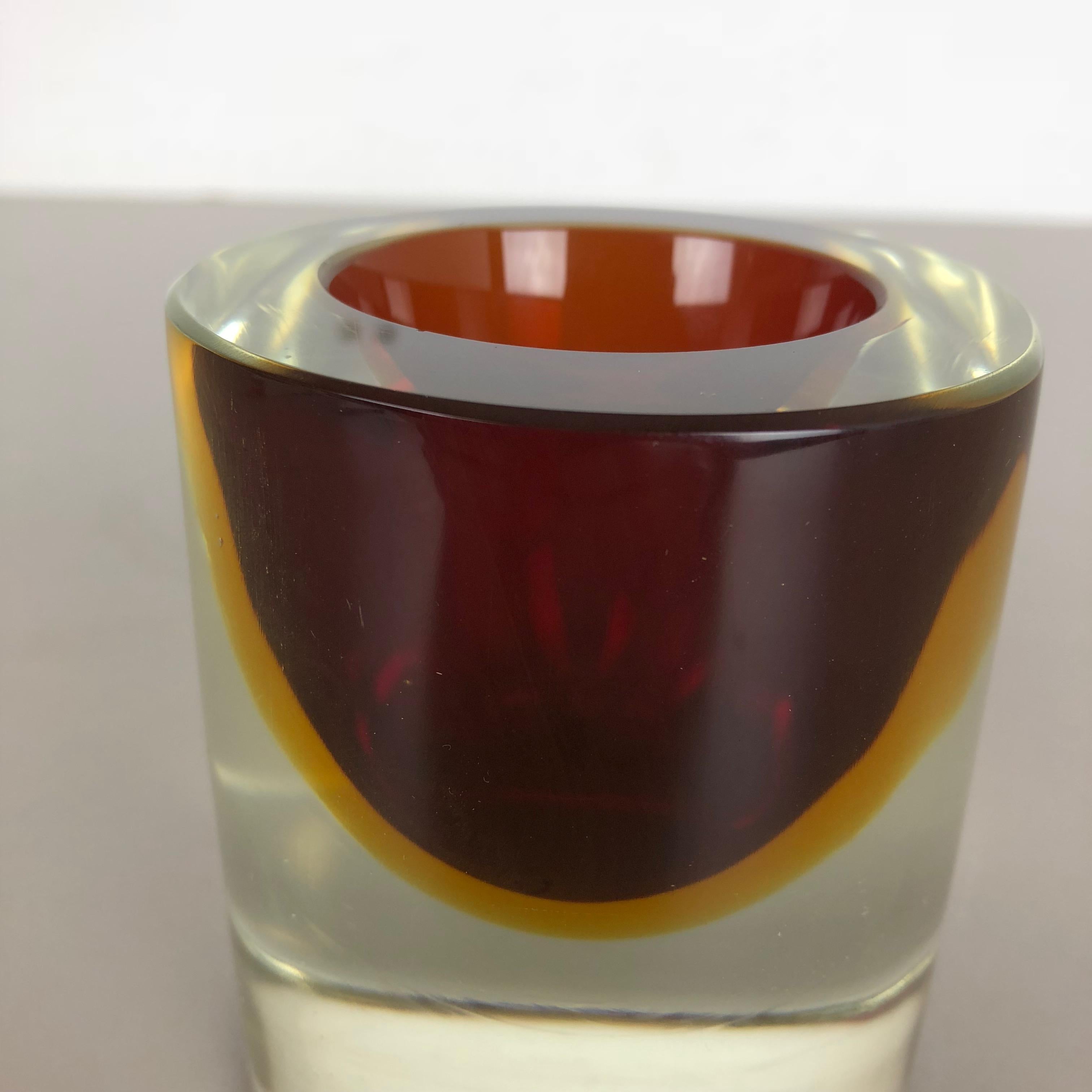 Mehrfarbige Sommerso-Schale aus Murano-Vetri-Glas mit Muschel-Aschenbecherelement, Italien, 1970er Jahre (Muranoglas) im Angebot