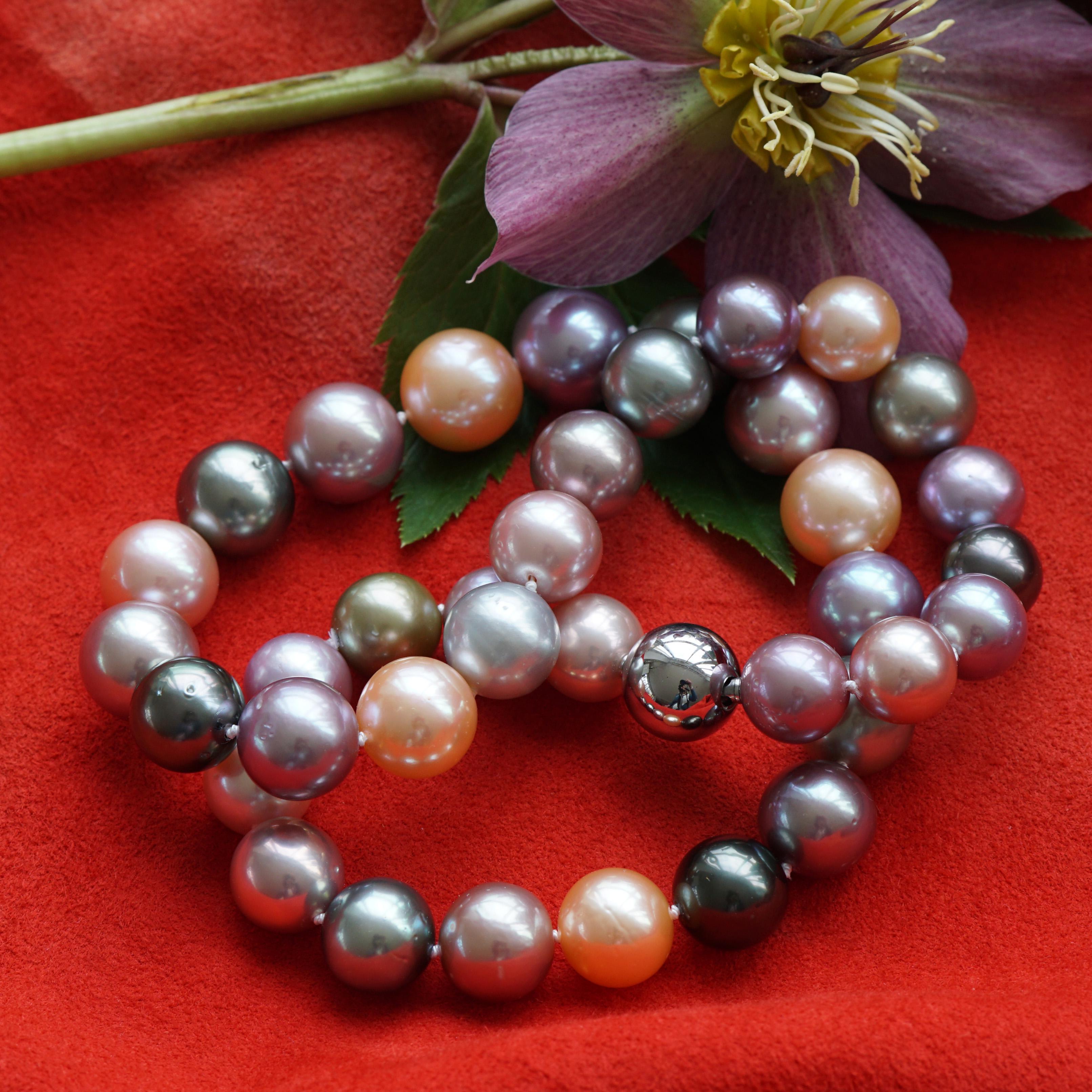 Multicolor Palette of Tahitian Cultured Pearls and Colored Ming Pearls Necklace In New Condition For Sale In Viena, Viena