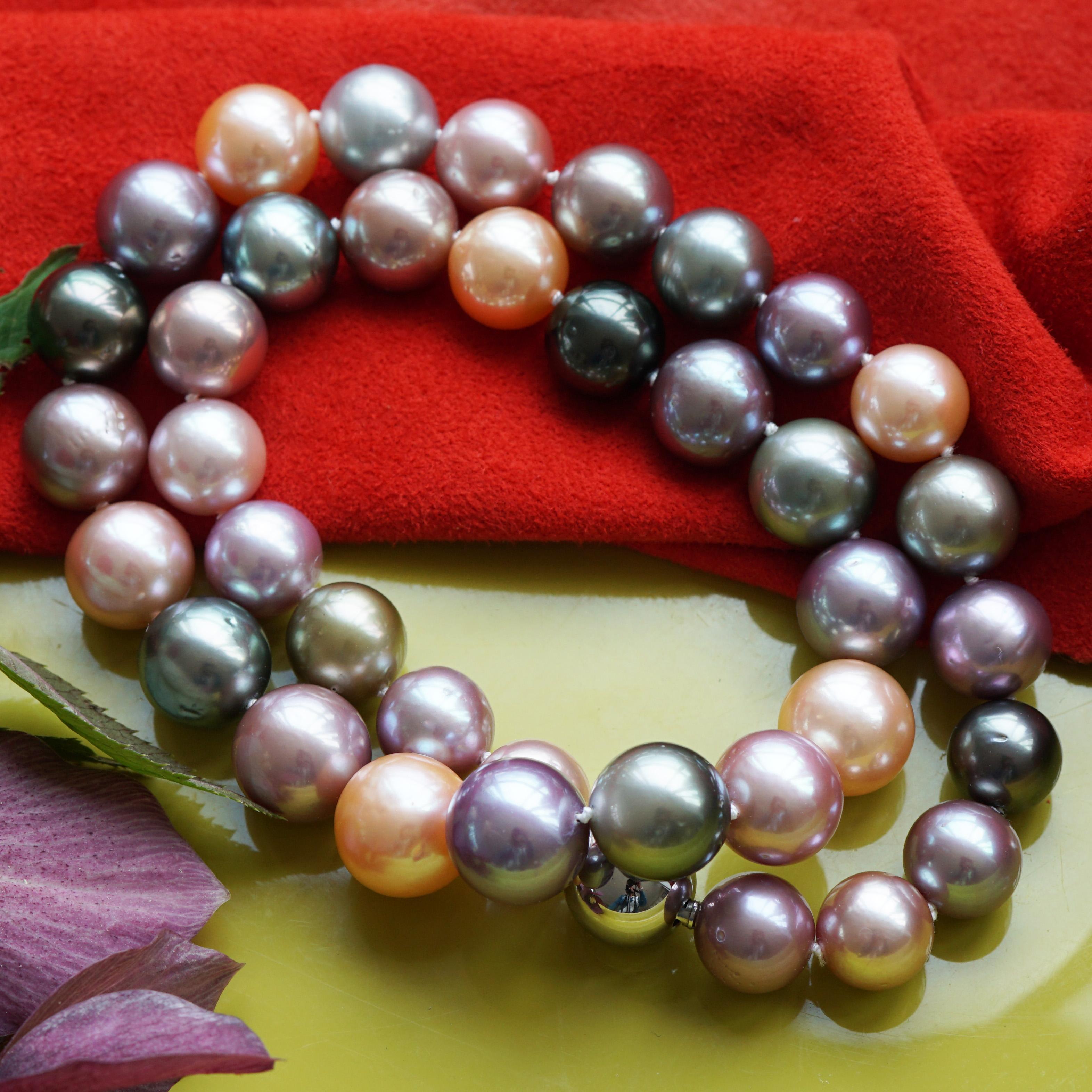 Women's or Men's Multicolor Palette of Tahitian Cultured Pearls and Colored Ming Pearls Necklace For Sale