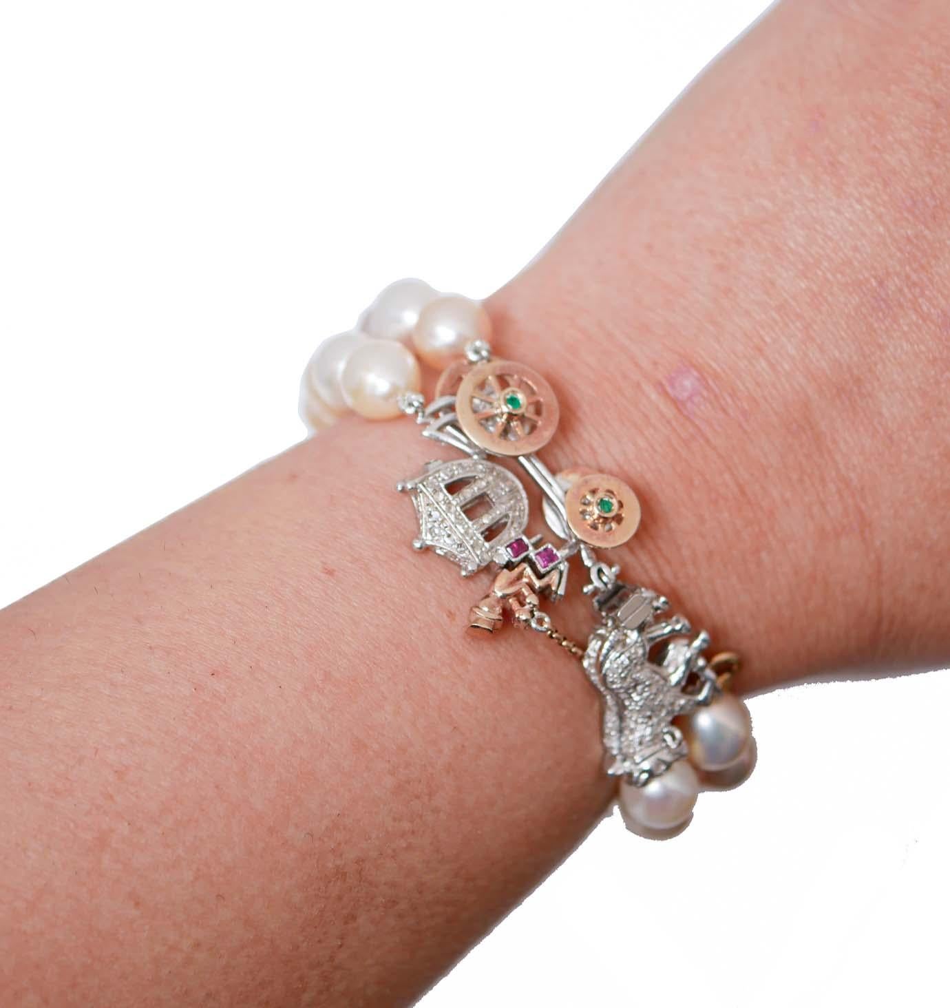 Bracciale multicolore con perle, rubini, smeraldi e diamanti, in oro e argento, a forma di carrozza In condizioni Nuovo a Marcianise, Marcianise (CE)