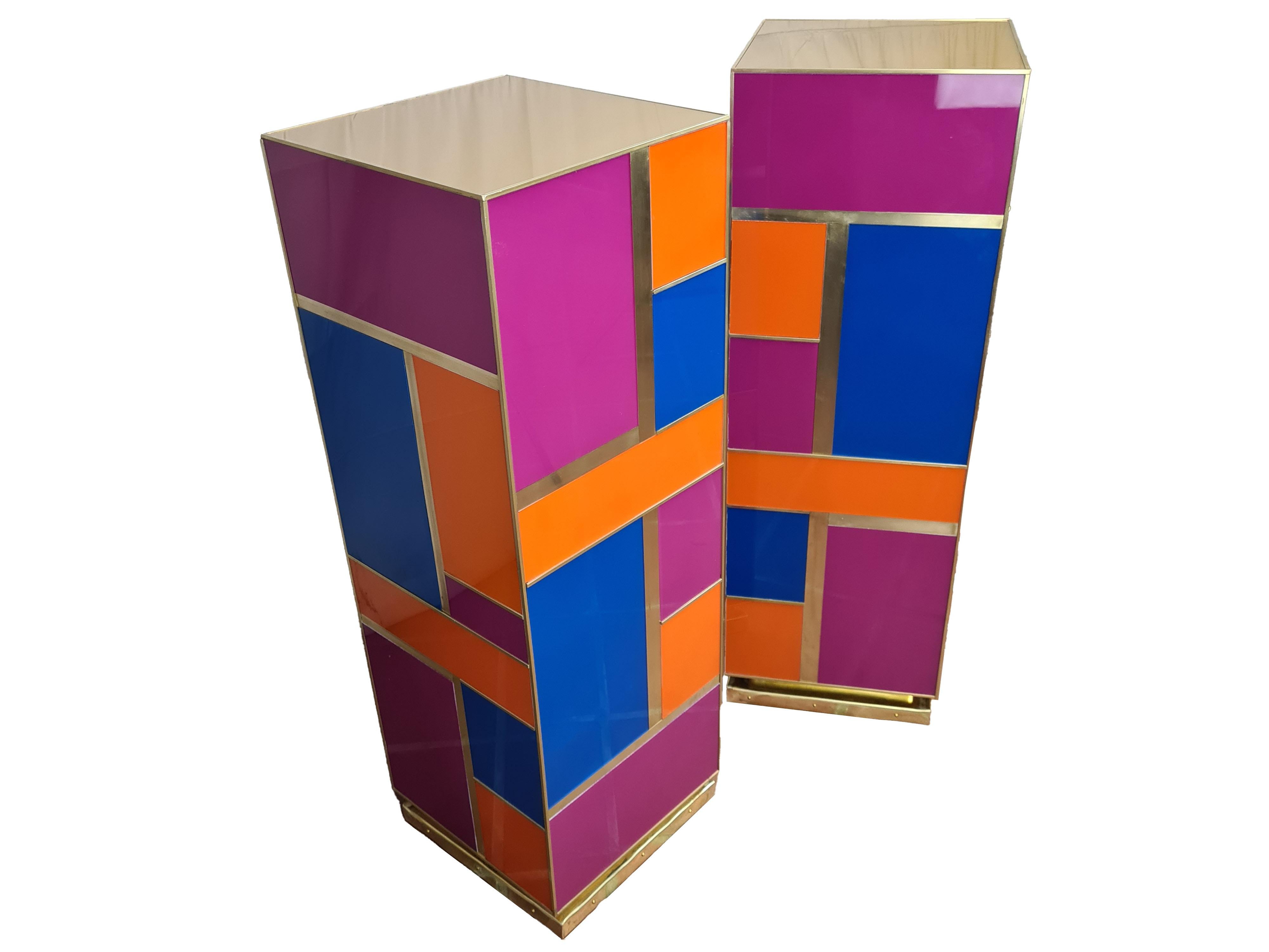 Multicolored sculpture pedestals made from the finest Murano glass and gold-plated brass. 

Each pedestal is a unique masterpiece, hand-painted and hand-carved in Italy, reflecting the exquisite craftsmanship of mid-century modern design. 

The