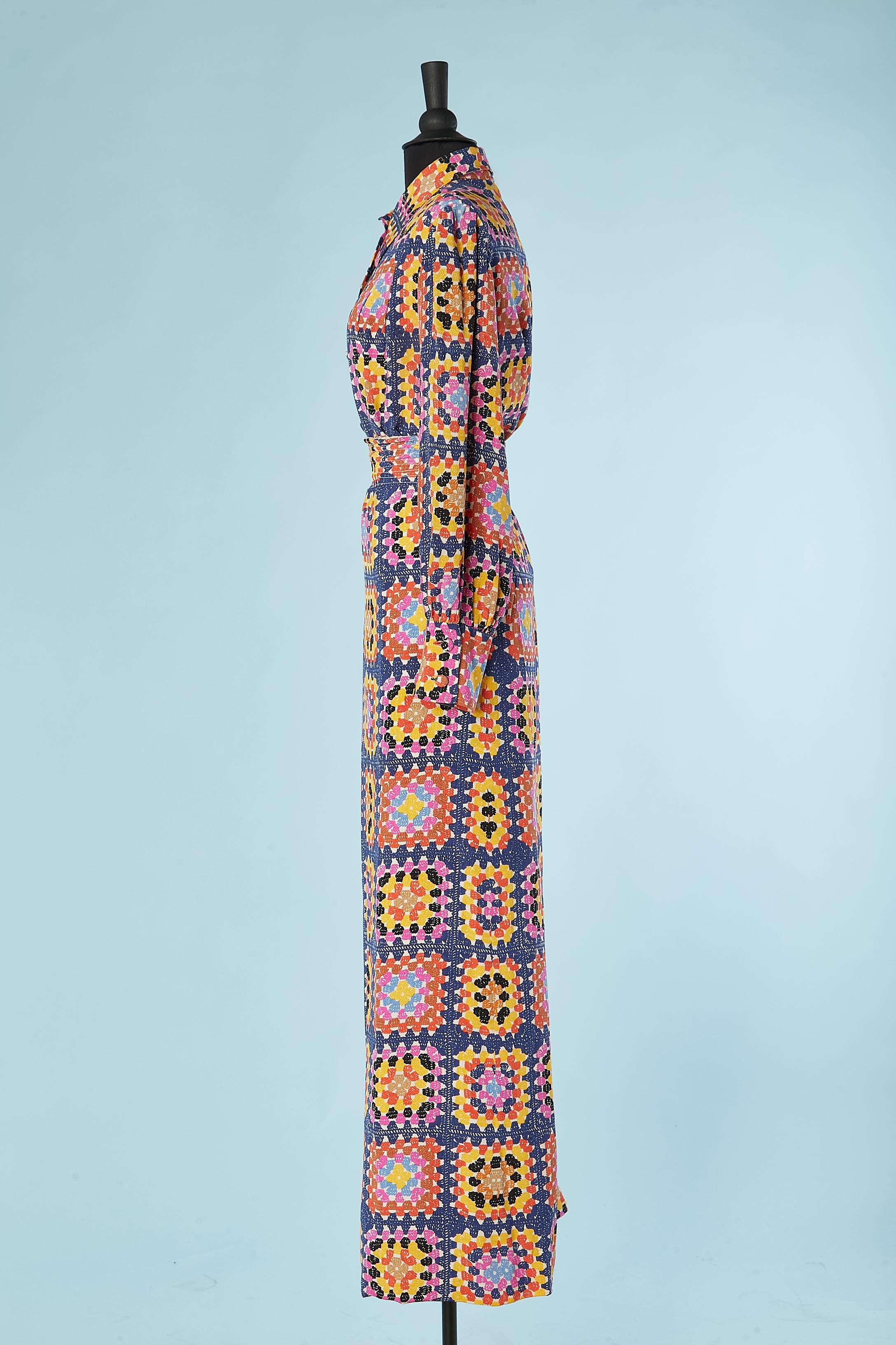 Mehrfarbig bedrucktes Seidenhemd und Rock Ensemble Valentino ca. 1970er Jahre im Zustand „Hervorragend“ im Angebot in Saint-Ouen-Sur-Seine, FR