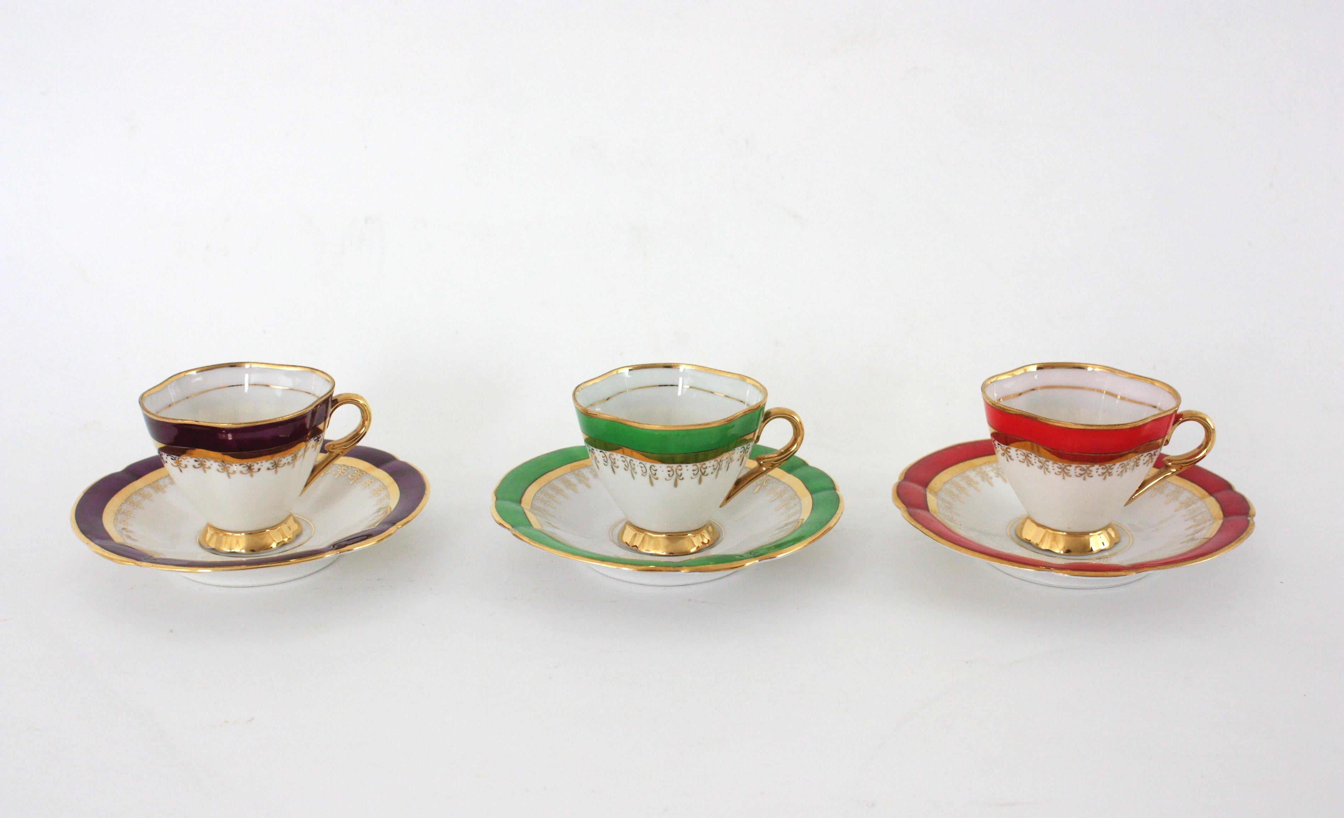 Mehrfarbiges Regenbogen-Couchtisch-Porzellan-Set mit goldenen Rändern, Spanien 1950er Jahre im Angebot 4