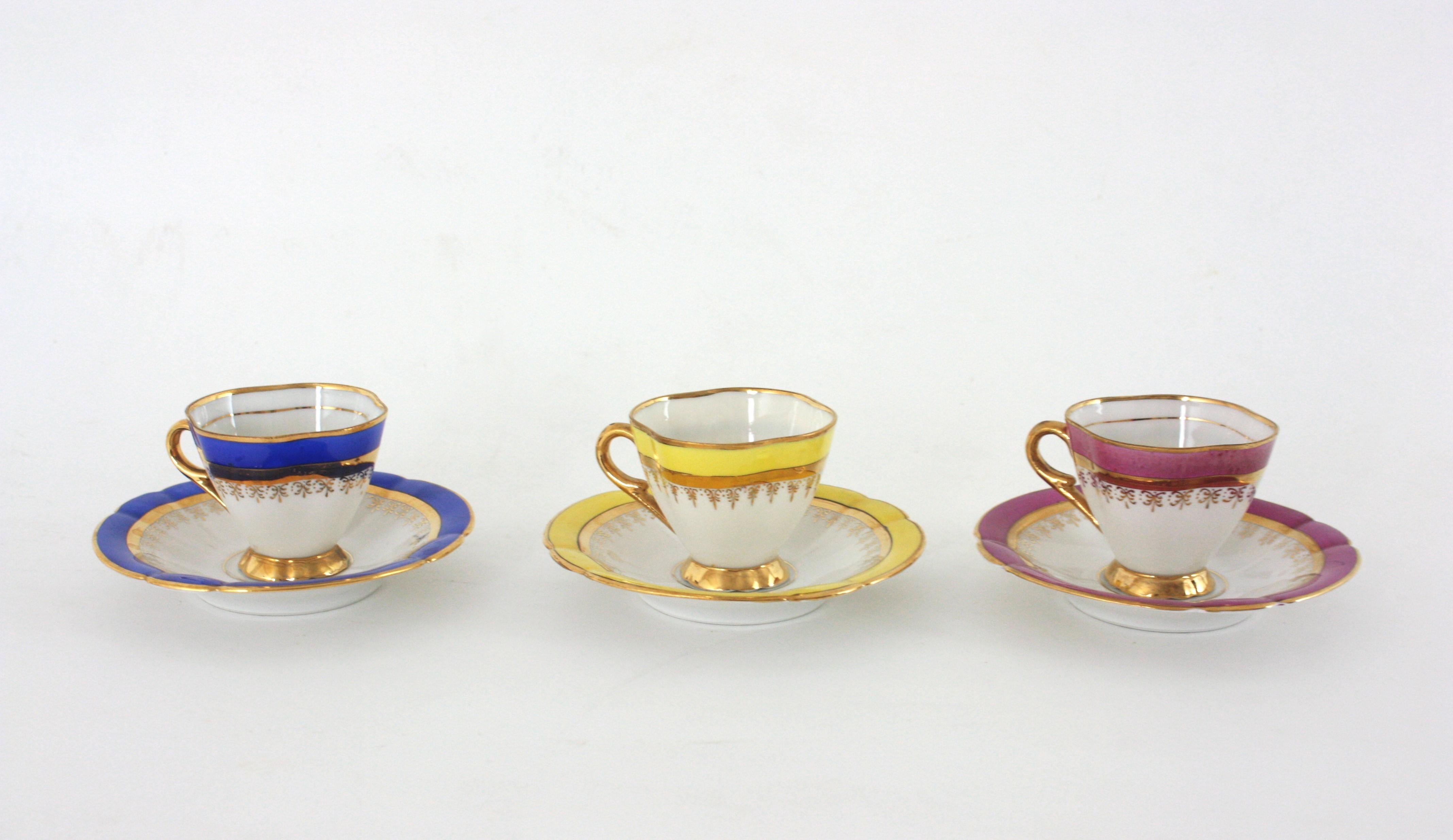 Mehrfarbiges Regenbogen-Couchtisch-Porzellan-Set mit goldenen Rändern, Spanien 1950er Jahre im Angebot 5