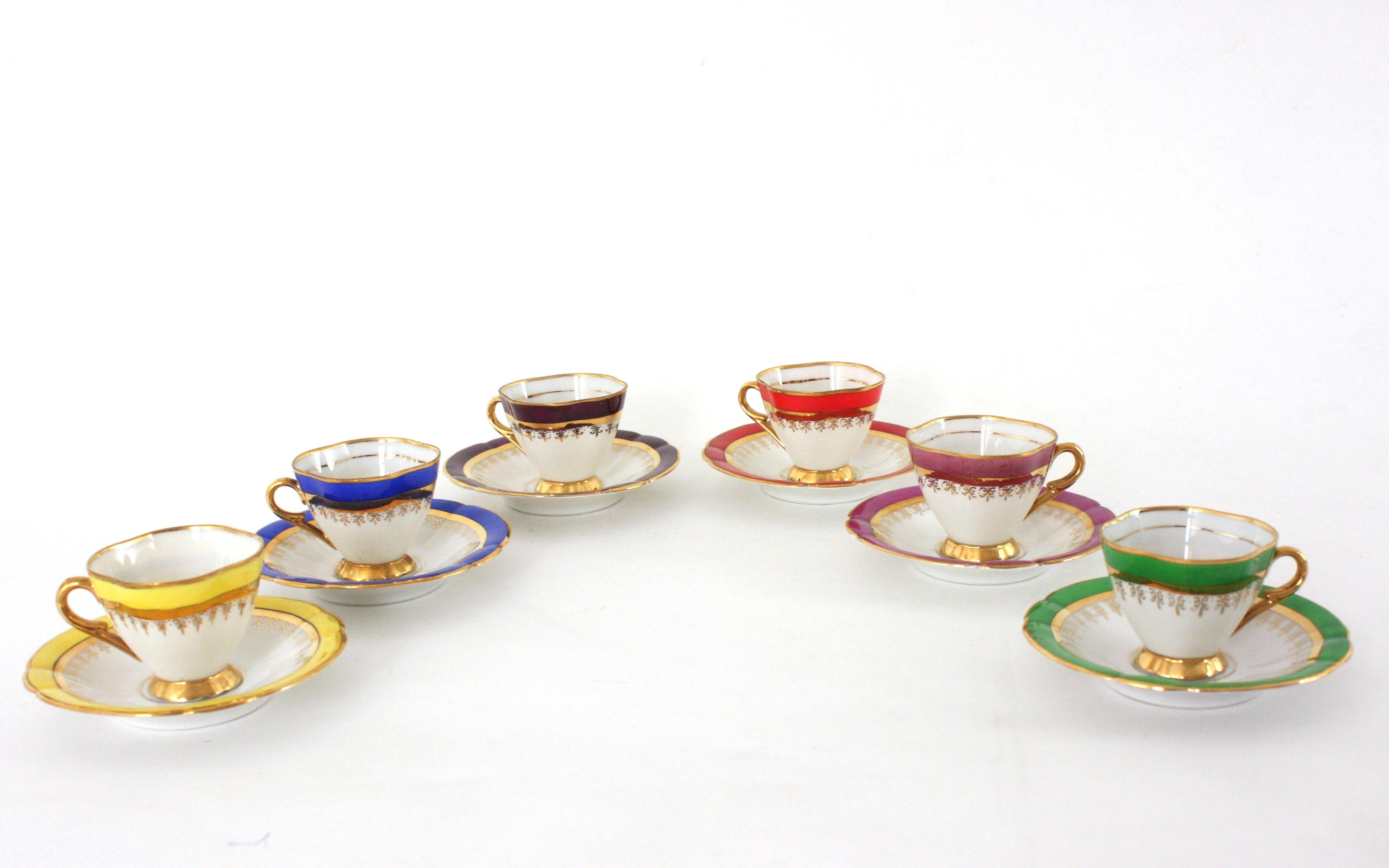 Mehrfarbiges Regenbogen-Couchtisch-Porzellan-Set mit goldenen Rändern, Spanien 1950er Jahre im Angebot 6