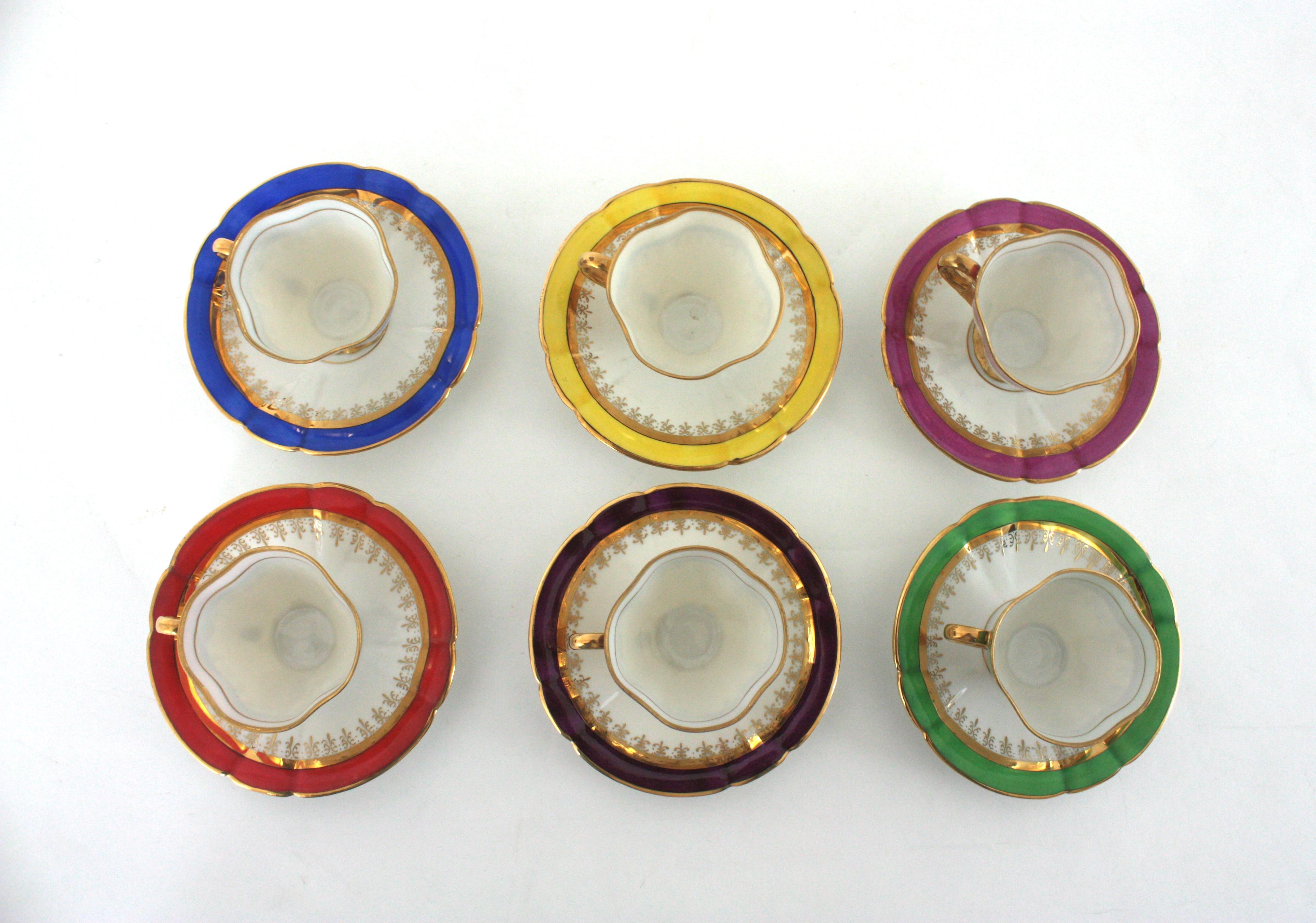 Mehrfarbiges Regenbogen-Couchtisch-Porzellan-Set mit goldenen Rändern, Spanien 1950er Jahre im Angebot 9
