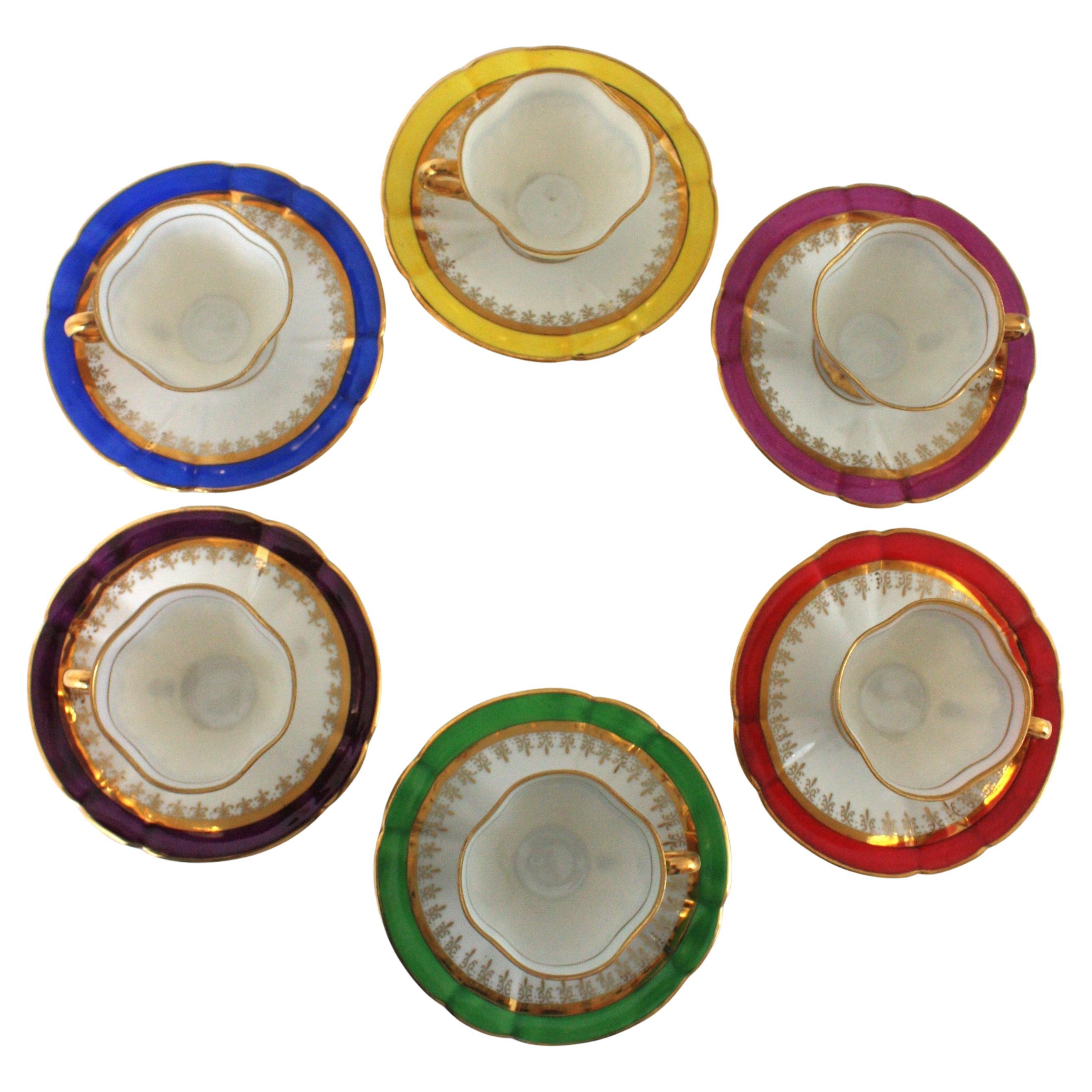 Mehrfarbiges Regenbogen-Couchtisch-Porzellan-Set mit goldenen Rändern, Spanien 1950er Jahre (Glasiert) im Angebot