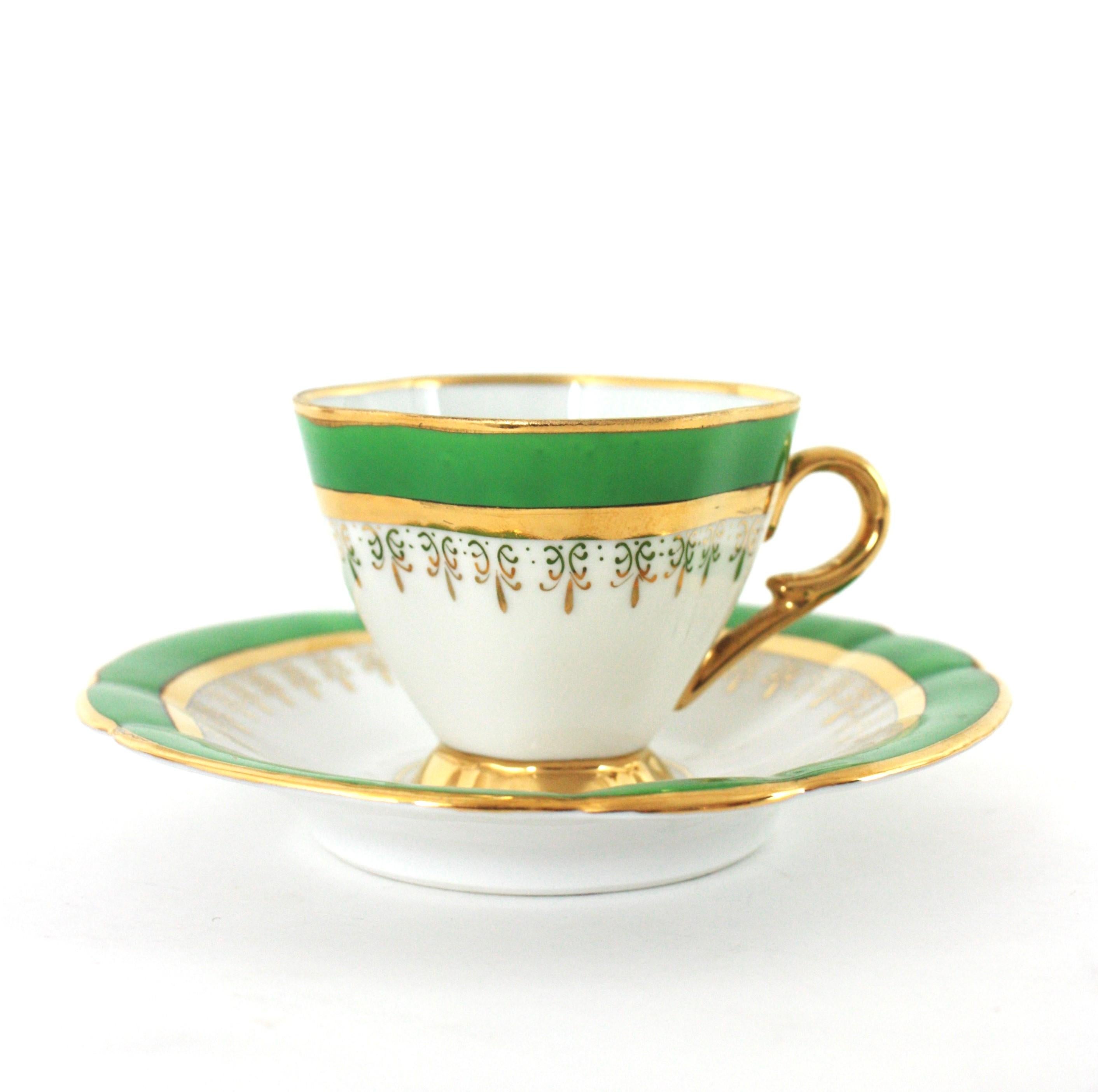 Mehrfarbiges Regenbogen-Couchtisch-Porzellan-Set mit goldenen Rändern, Spanien 1950er Jahre im Zustand „Gut“ im Angebot in Barcelona, ES