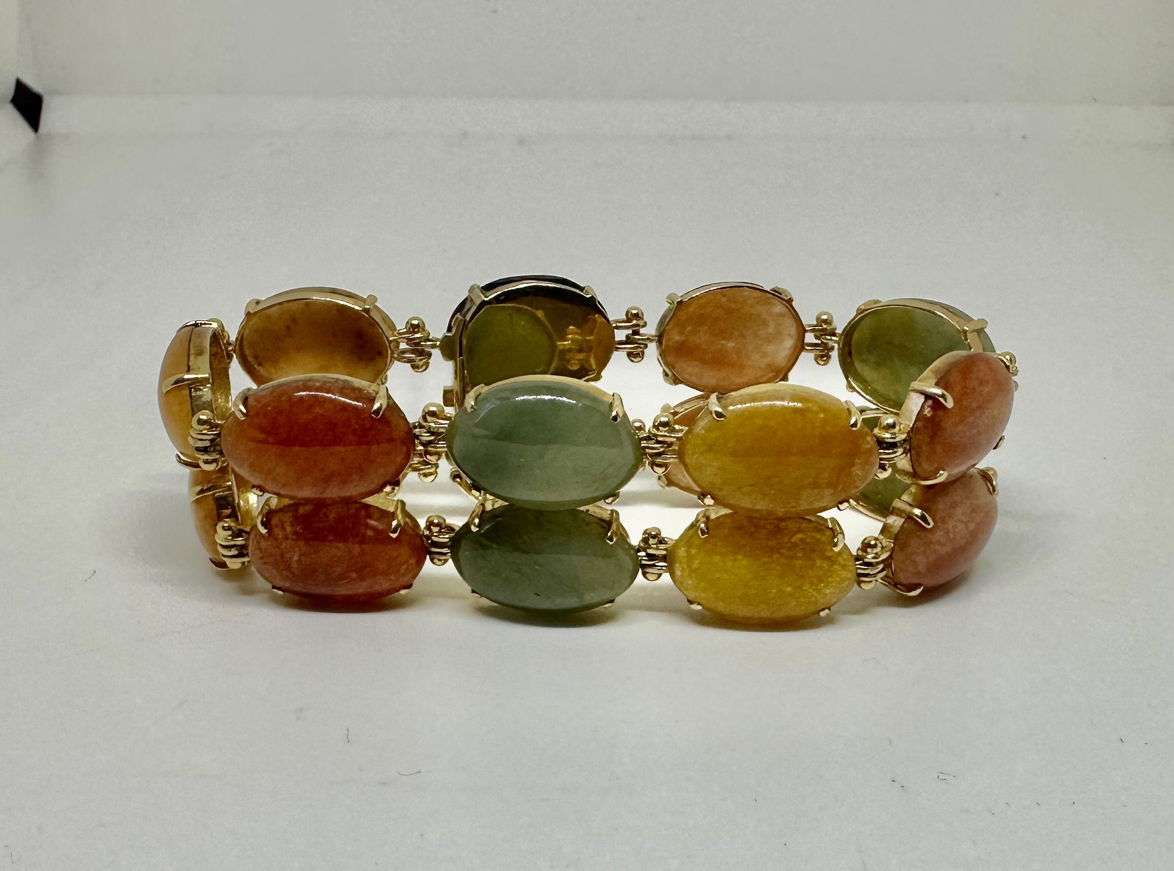 Multicolor Rainbow Jade Double Link Bracelet 14 Karat Yellow Gold Antique Retro In Excellent Condition For Sale In New York, NY