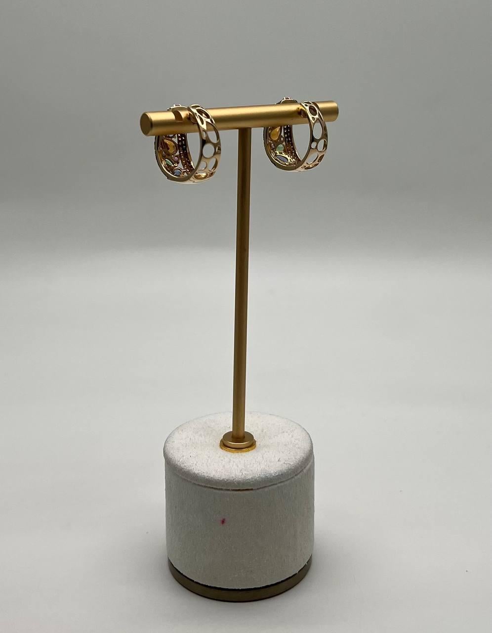 This exquisite pair is crafted with vibrant rainbow colored sapphires set in a sleek design. The earrings feature a harmonious blend of colors, creating a striking visual appeal. They are in excellent condition and offer a bold statement.
14K Yellow