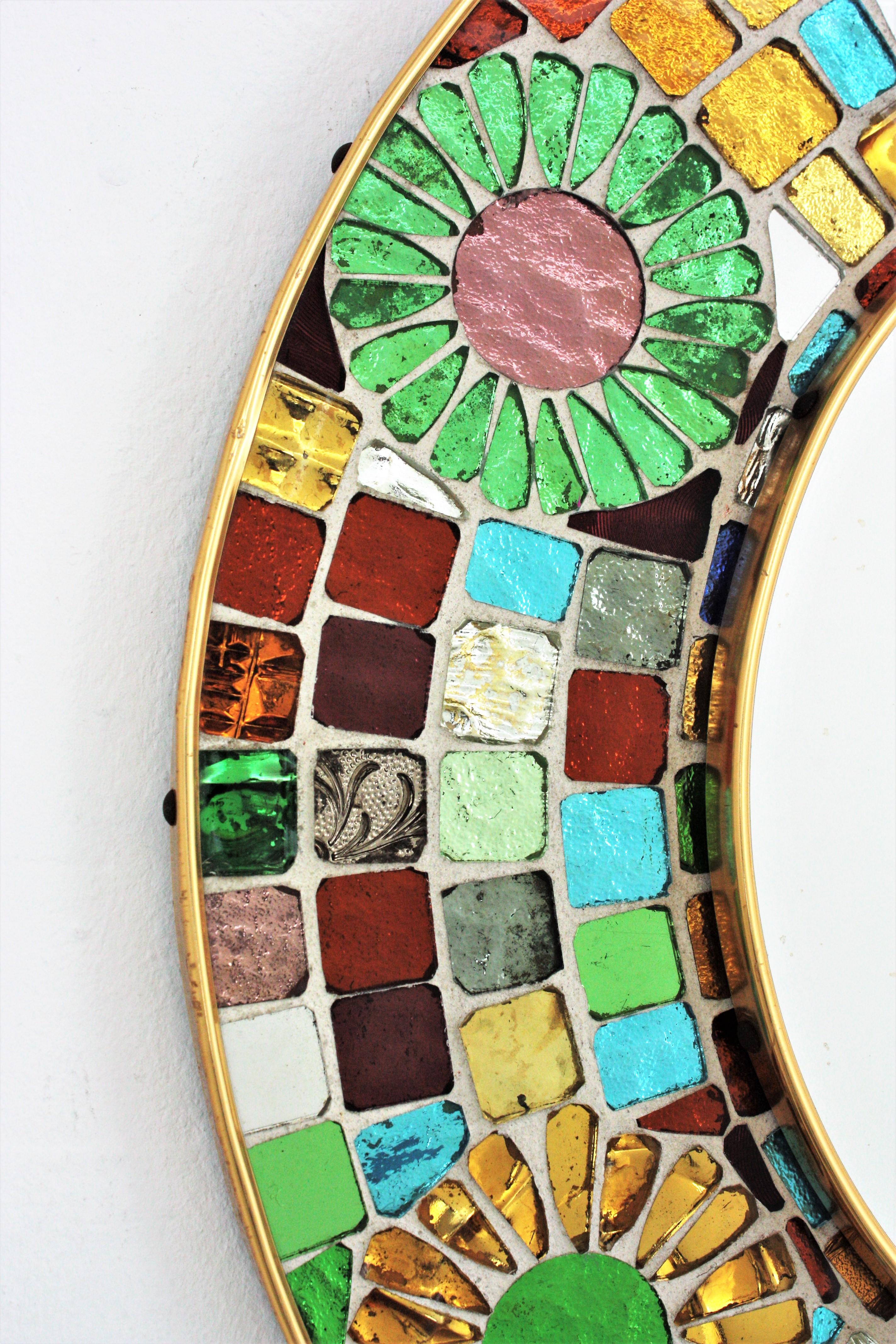 Multicolor Round Wall Mirror with Glass Mosaic Frame and Flower Accents In Good Condition In Barcelona, ES