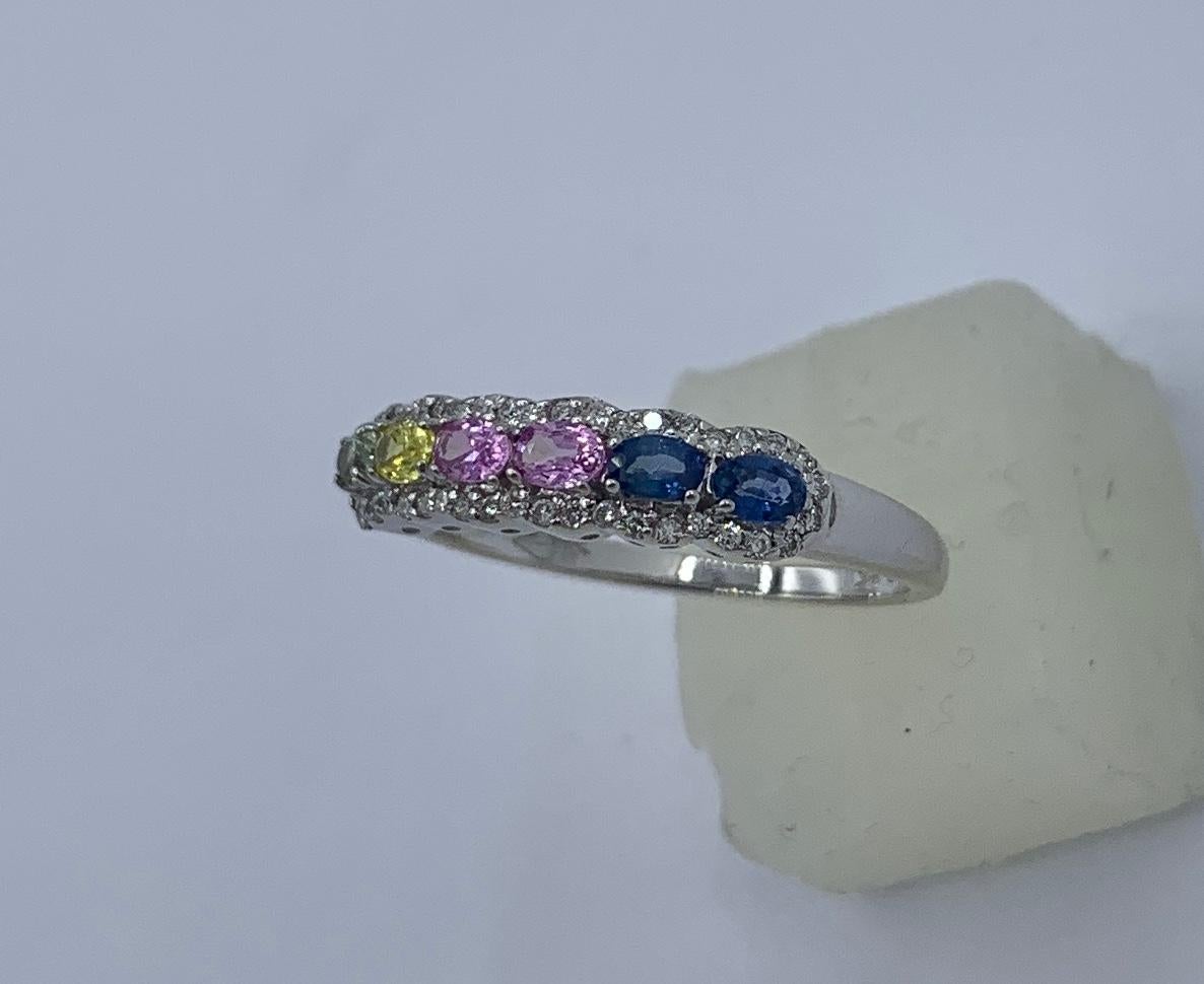 Multicolor Sapphire 32 Diamond Ring Lavender Blue Orange Pink Yellow Sapphires In Excellent Condition For Sale In New York, NY