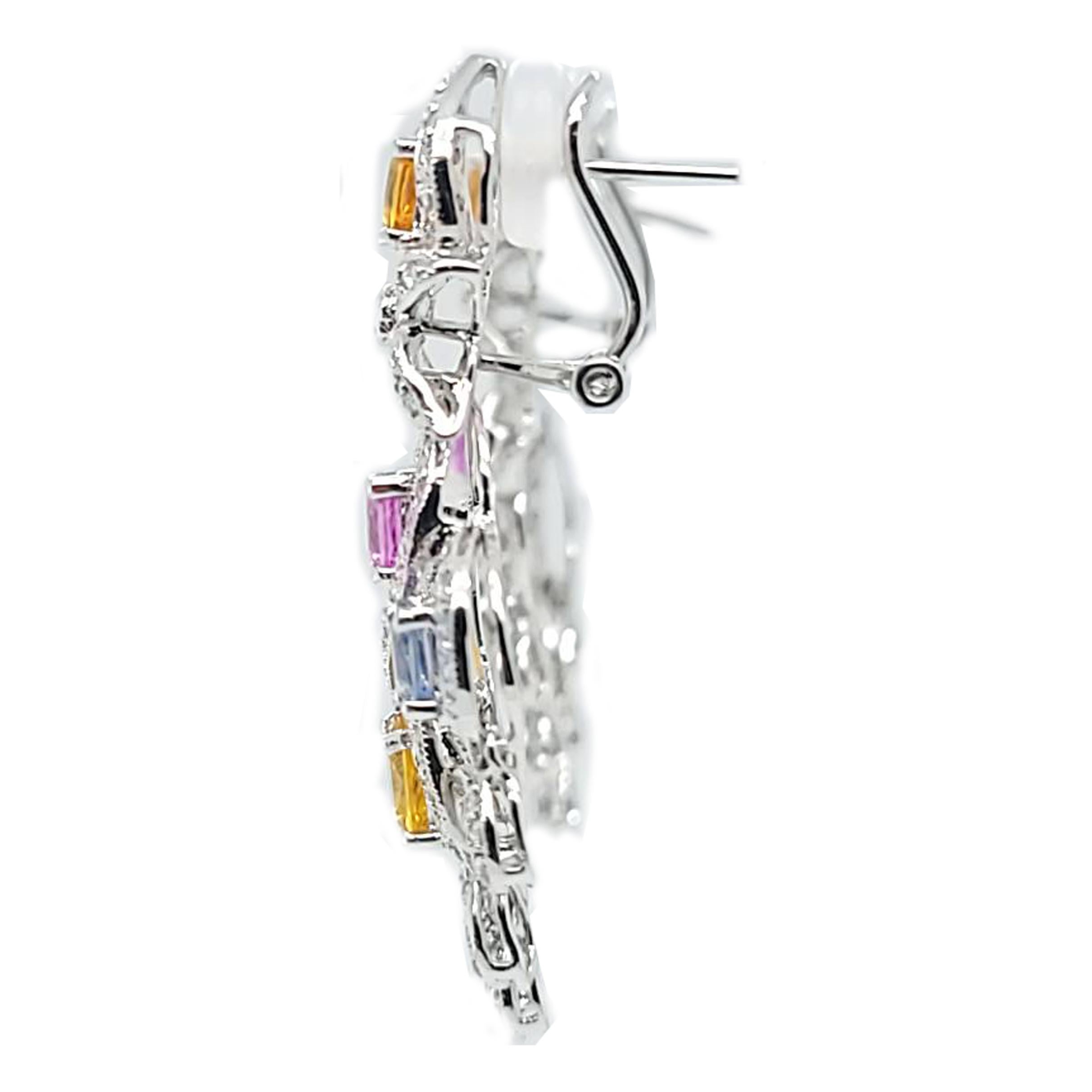 Taille ovale Boucles d'oreilles chandelier saphir multicolore et diamant en vente