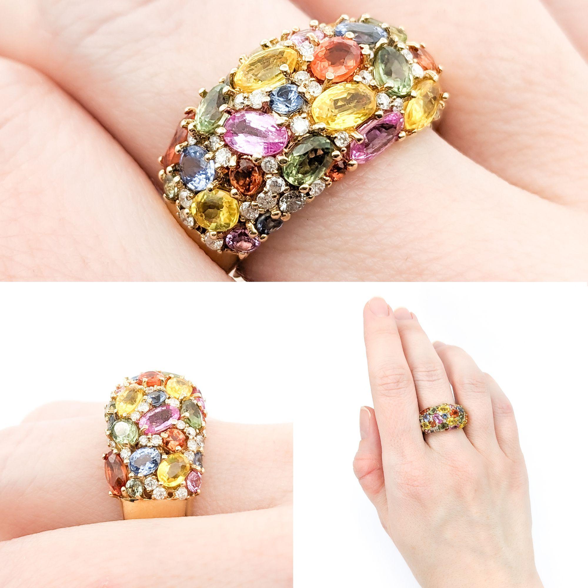 Bunte Multi Saphir & Diamant Pave Band Ring in Gelbgold

Dieser wunderschöne Ring ist aus 14k Gelbgold gefertigt und strahlt einen warmen und luxuriösen Glanz aus. Das Design präsentiert insgesamt 0,18 Karat Diamanten im Rundschliff, die mit ihrer