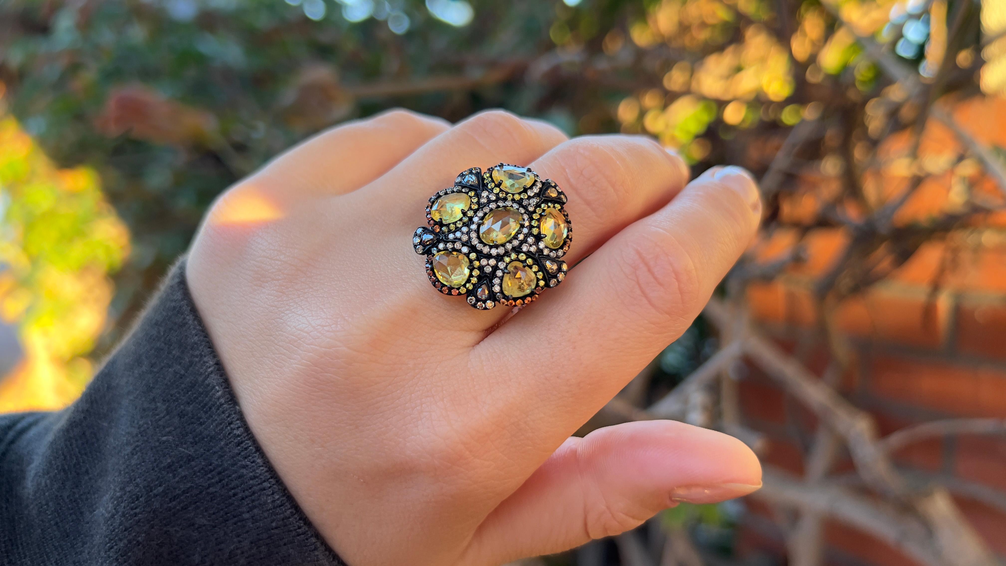 Art Deco Multicolor Sapphire Floral Ring 10.85 Carats 18K Yellow Gold Silver For Sale