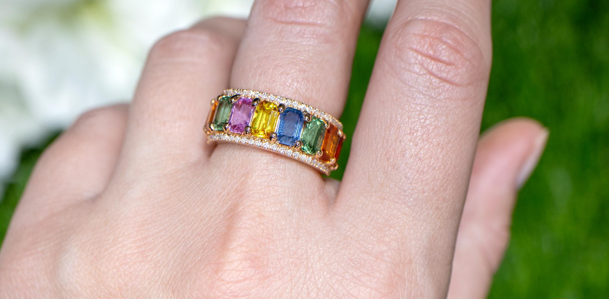 Multicolor Sapphires Band Ring With Diamonds 6.52 Carats 18K Gold In Excellent Condition For Sale In Laguna Niguel, CA