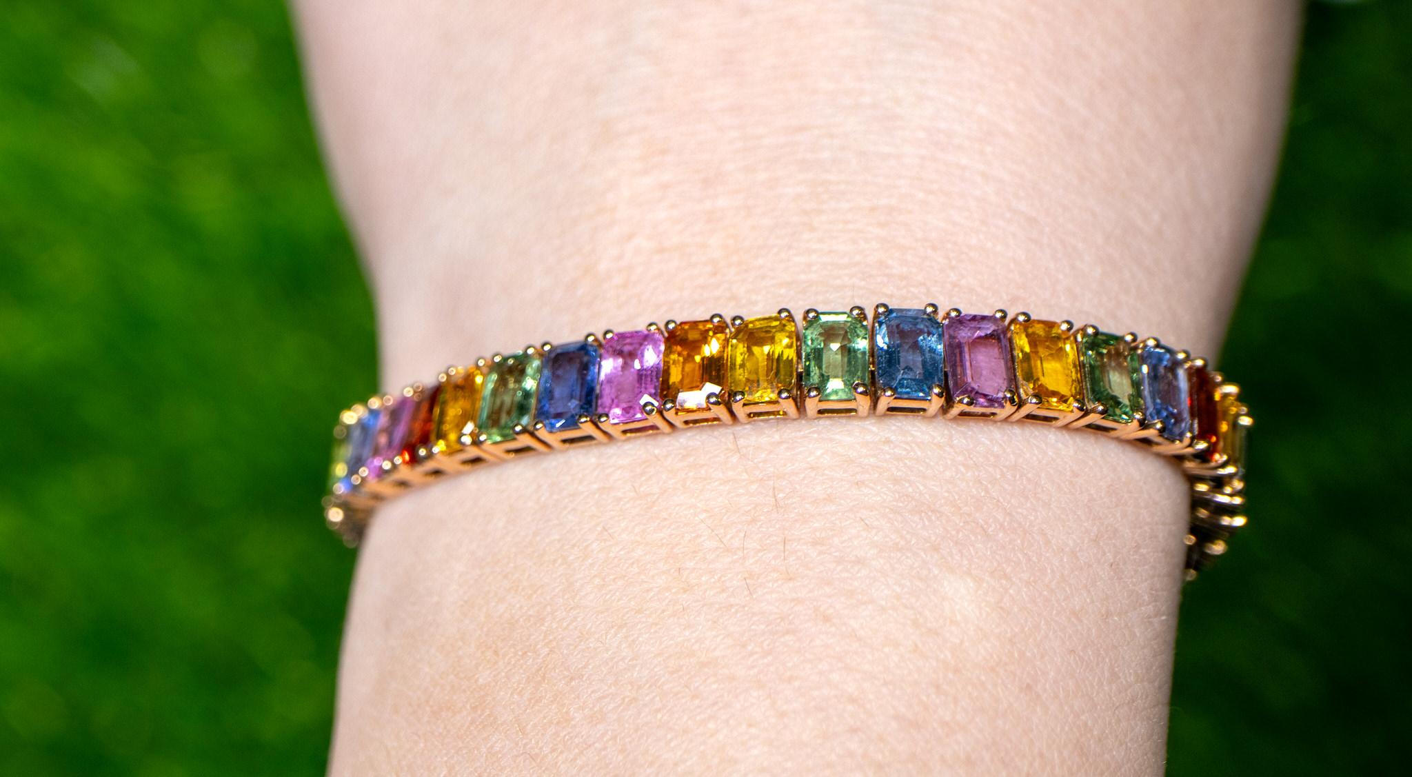 Mehrfarbiges Saphir-Armband Regenbogen 22 Karat 18K Roségold für Damen oder Herren im Angebot