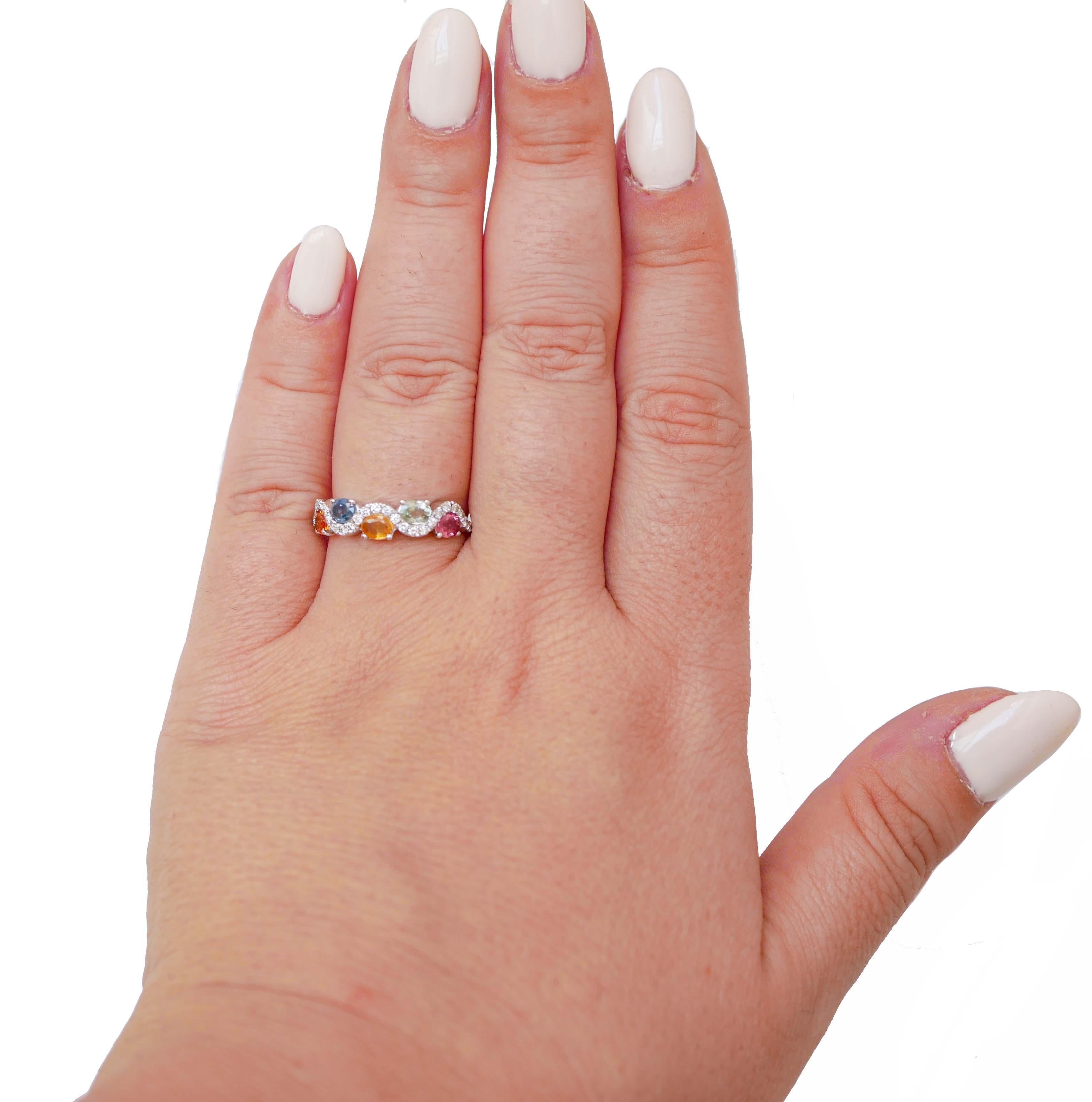 Taglio misto Anello moderno con zaffiri multicolore, diamanti, oro bianco 18 carati in vendita