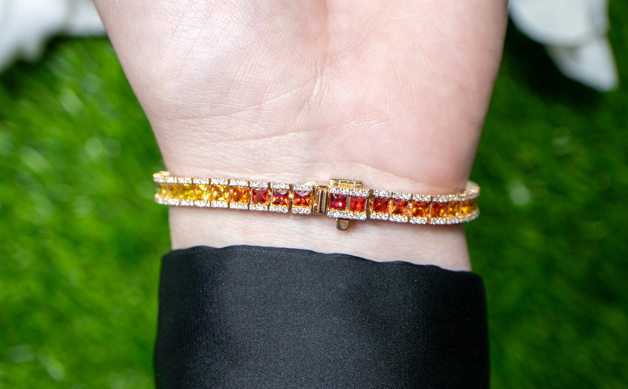 Mehrfarbiges Saphir-Regenbogen-Armband Diamantfassung 8.9 Karat 18K Roségold für Damen oder Herren im Angebot