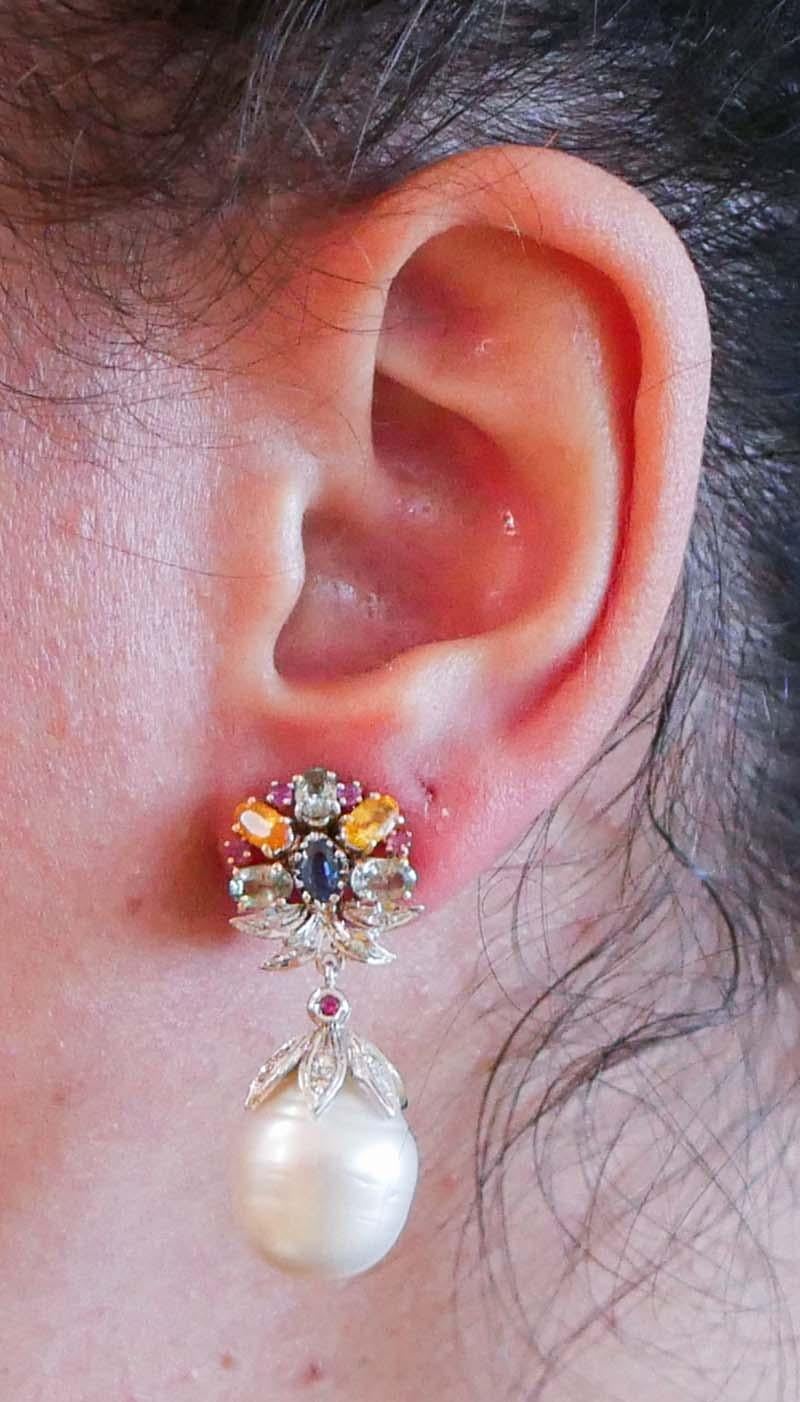 Mehrfarbiger Ohrring aus 14 Karat Roségold mit Saphiren, Rubinen, Diamanten, Perlen und Perlen im Zustand „Gut“ im Angebot in Marcianise, Marcianise (CE)