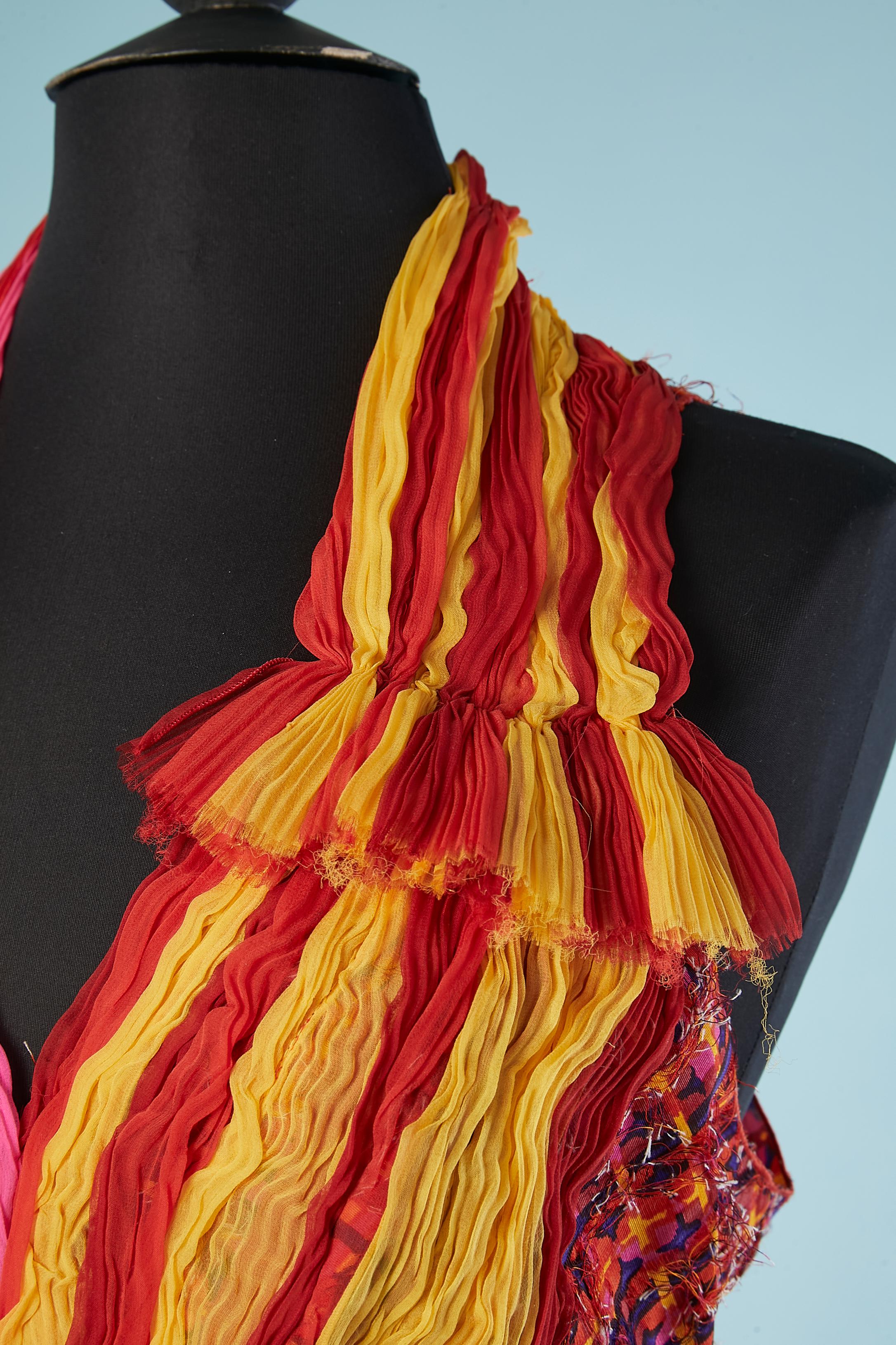 Multicolor printed silk jacquard and drape raw-cut chiffon appliqué drape cocktail dress. Raw cut thread fringes all over. No lining. Fabric composition: 92% silk 8% cotton 
SIZE 42 (It) 38 (Fr) M 
