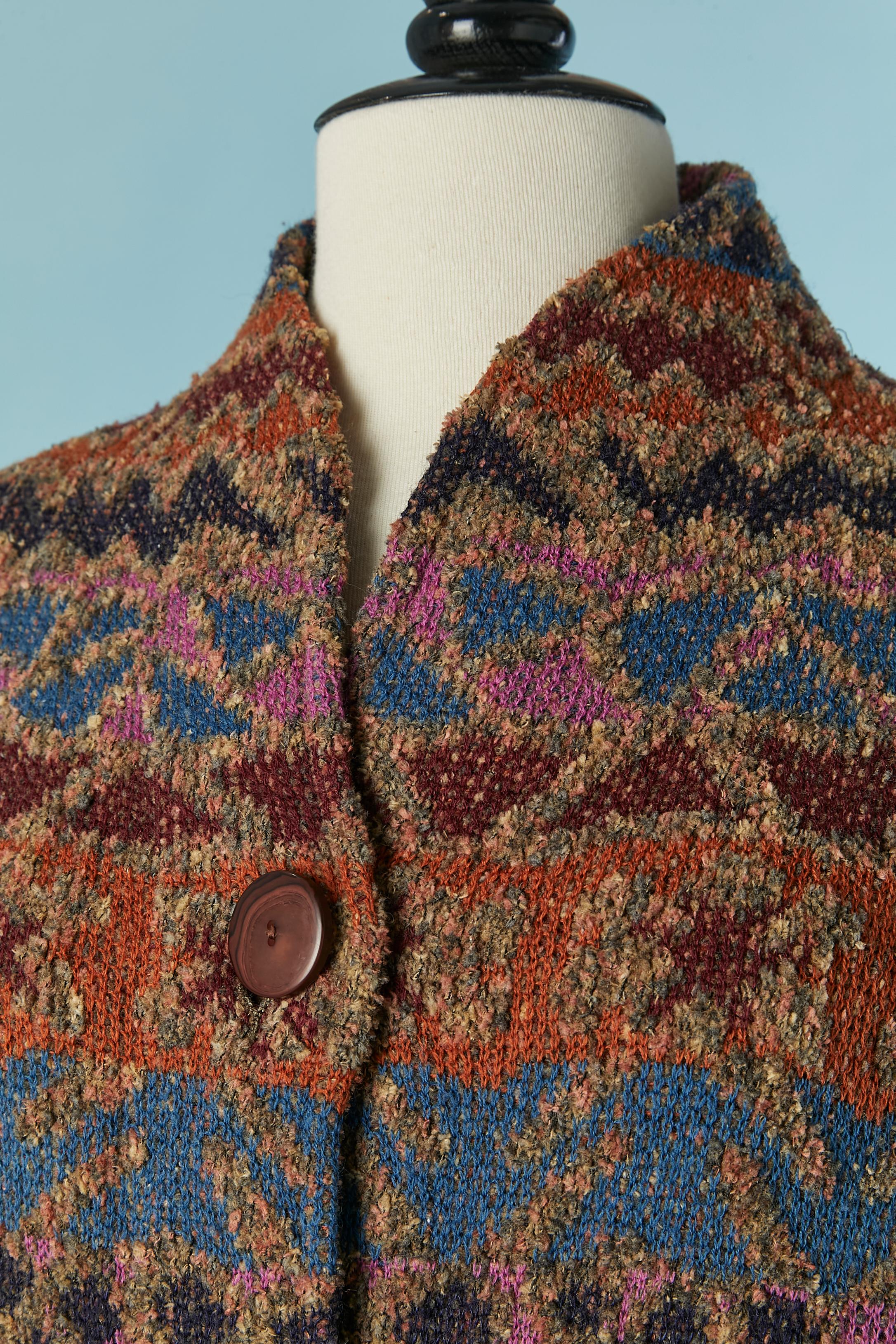 Multicolor single breasted coat . Knit composition: 41% wool, 30% acrylic, 15% nylon, 14% cotton. 
Button and buttonhole closure on the middle front. Pocket on both side.
SIZE L 