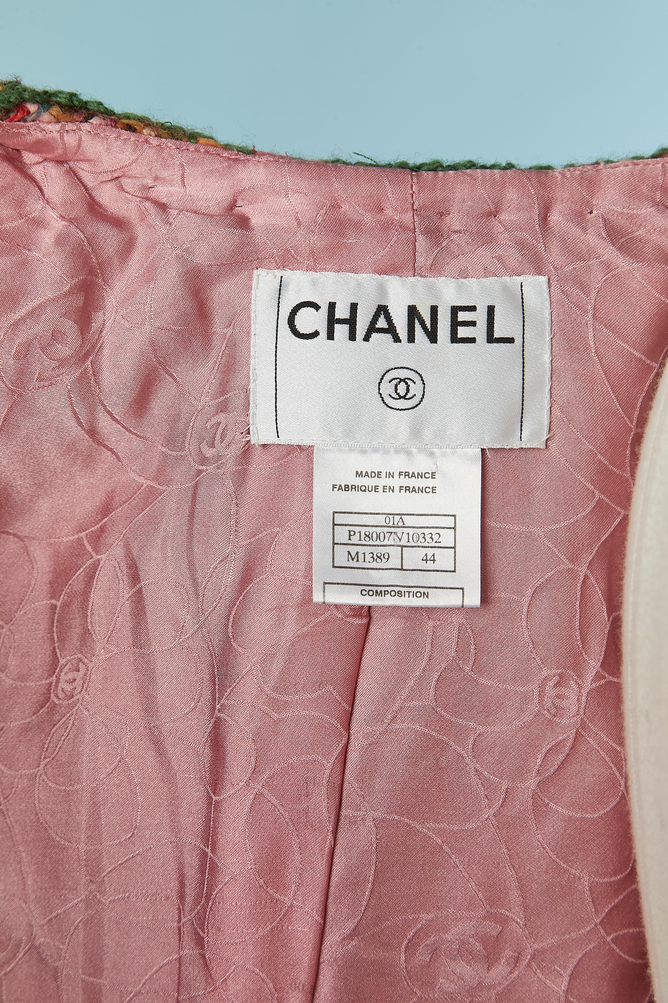 Giacca monopetto multicolore in tweed con cappello Chanel in vendita 7