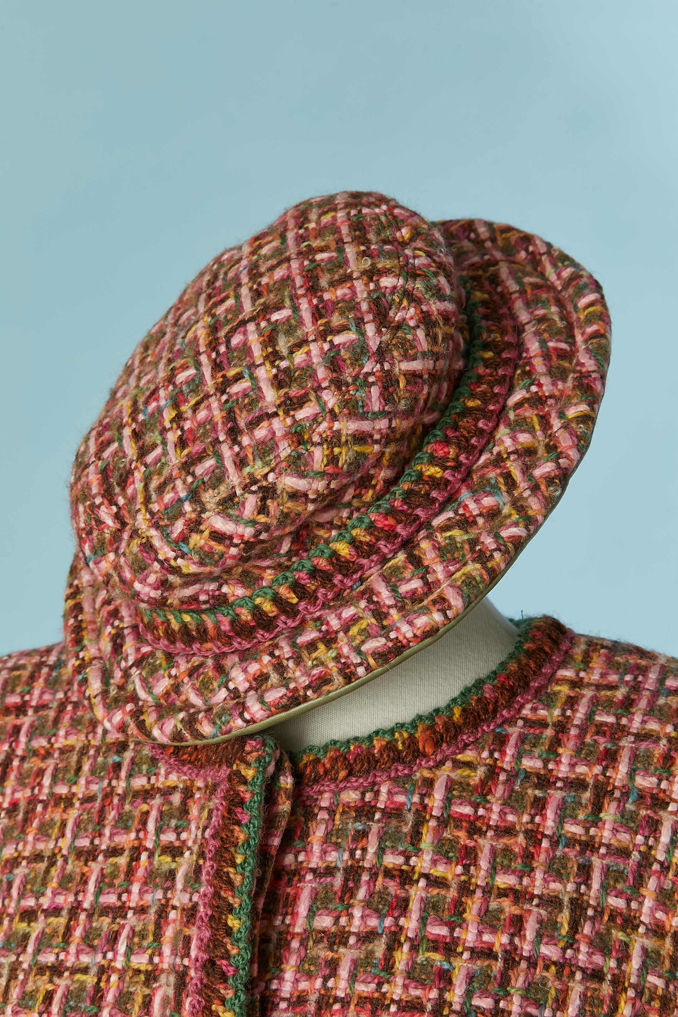 Giacca monopetto multicolore in tweed con cappello Chanel in vendita 1
