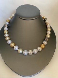 Mehrfarbige Südsee- und Tahiti-Perlenkette mit Gelbgold-Diamantverschluss
