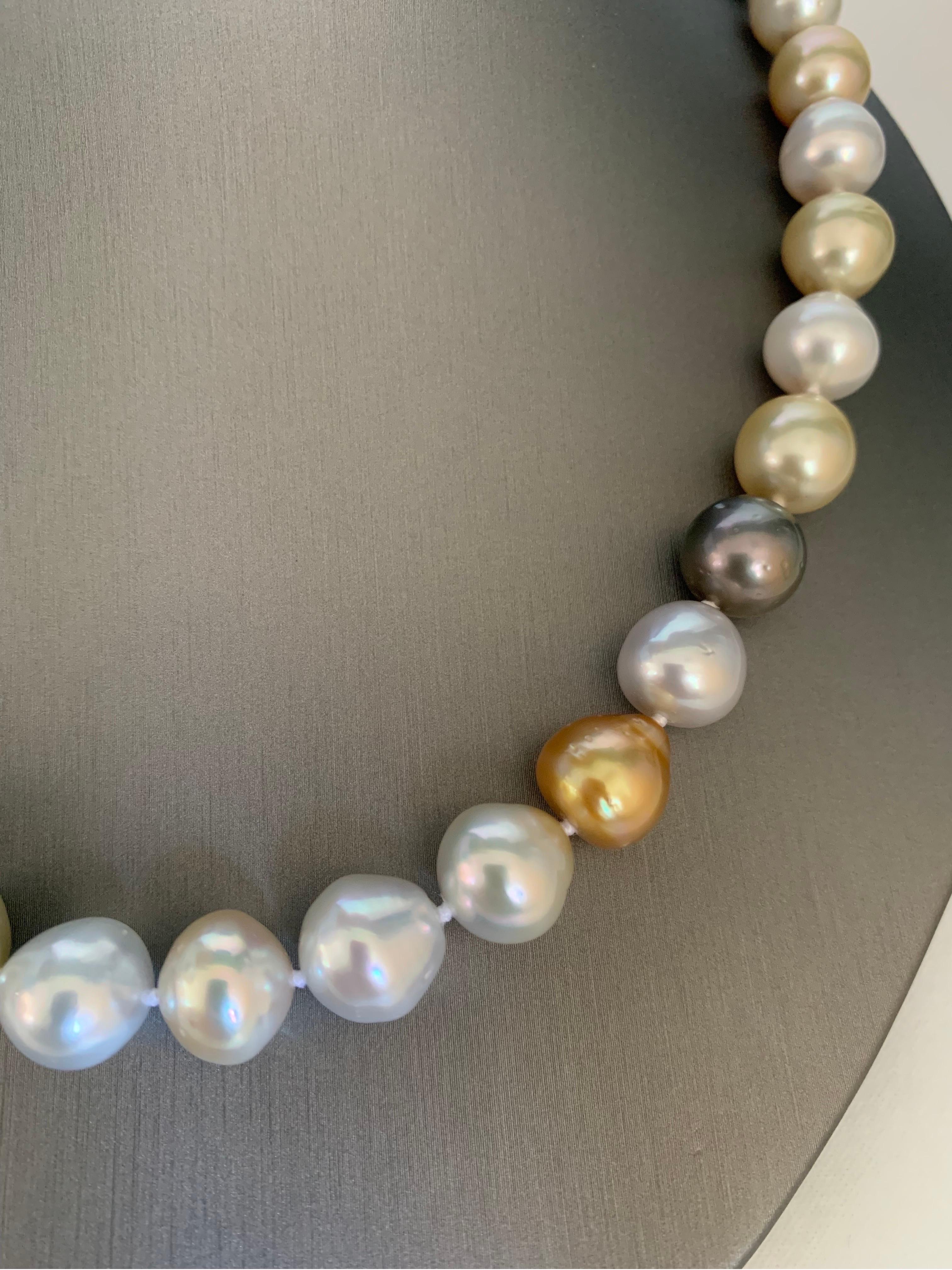 Mehrfarbige Südsee- und Tahiti-Perlenkette mit Gelbgold-Diamantverschluss (Zeitgenössisch) im Angebot