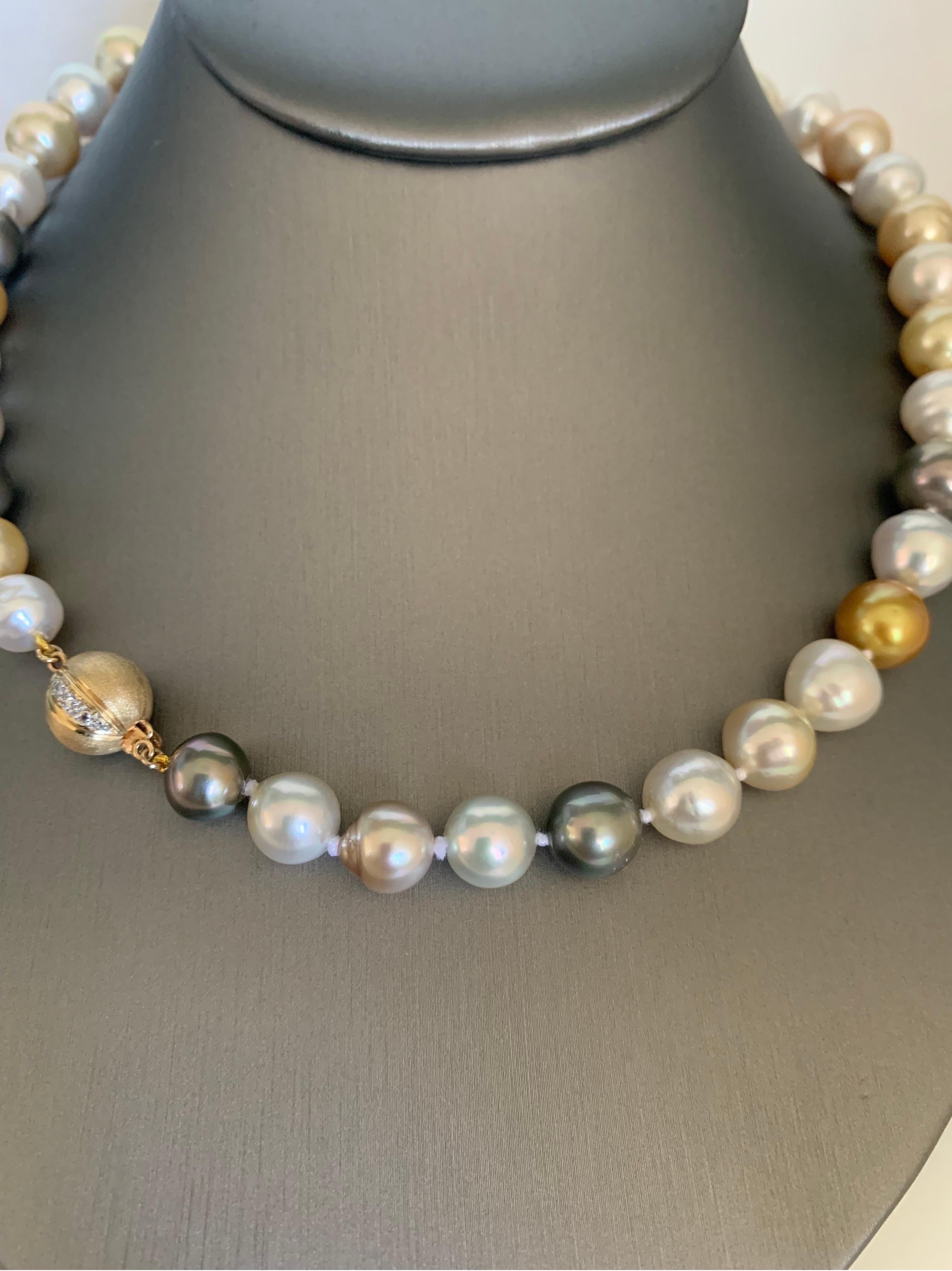 Mehrfarbige Südsee- und Tahiti-Perlenkette mit Gelbgold-Diamantverschluss im Zustand „Neu“ im Angebot in Trumbull, CT