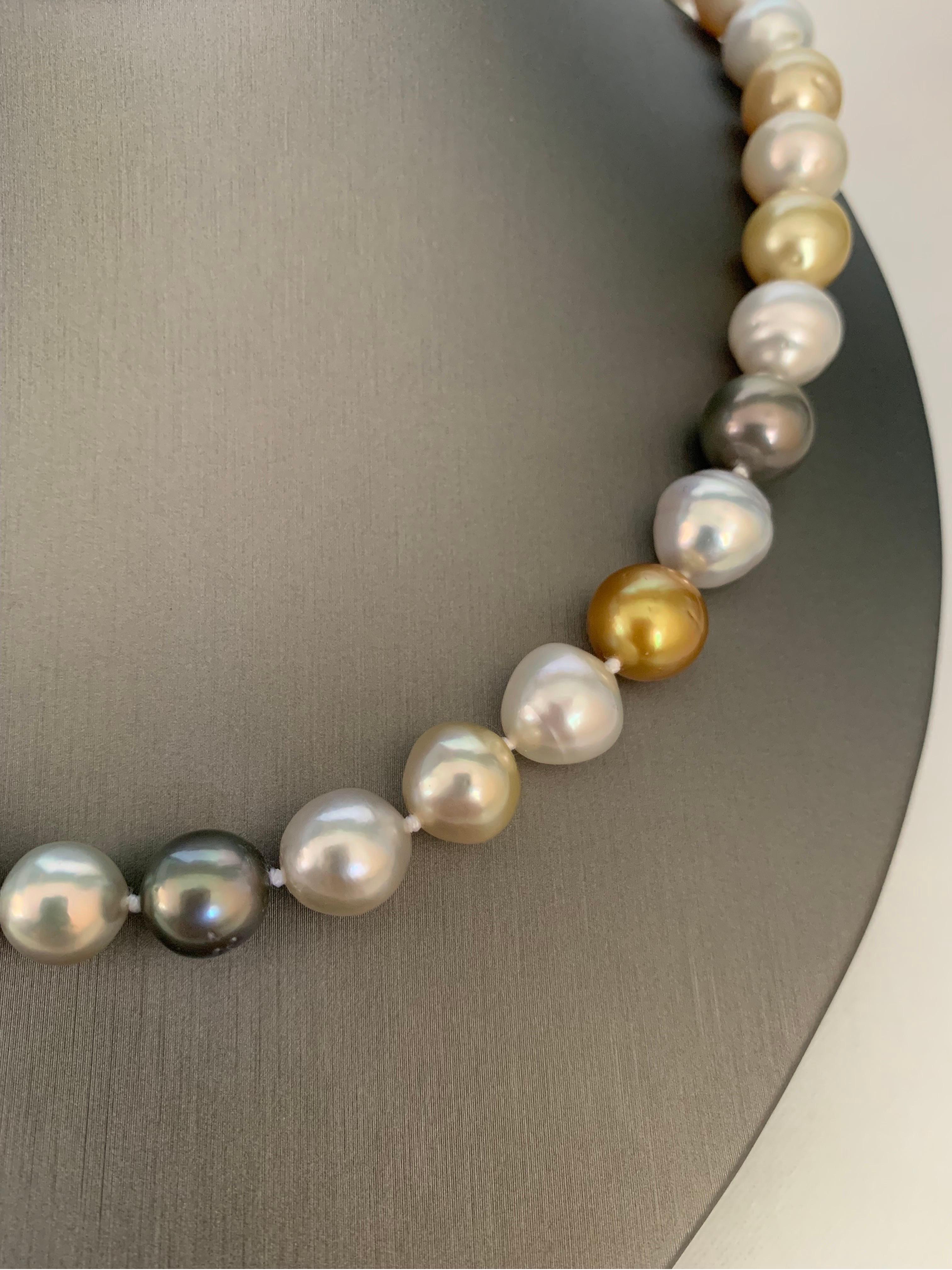 Mehrfarbige Südsee- und Tahiti-Perlenkette mit Gelbgold-Diamantverschluss Damen im Angebot