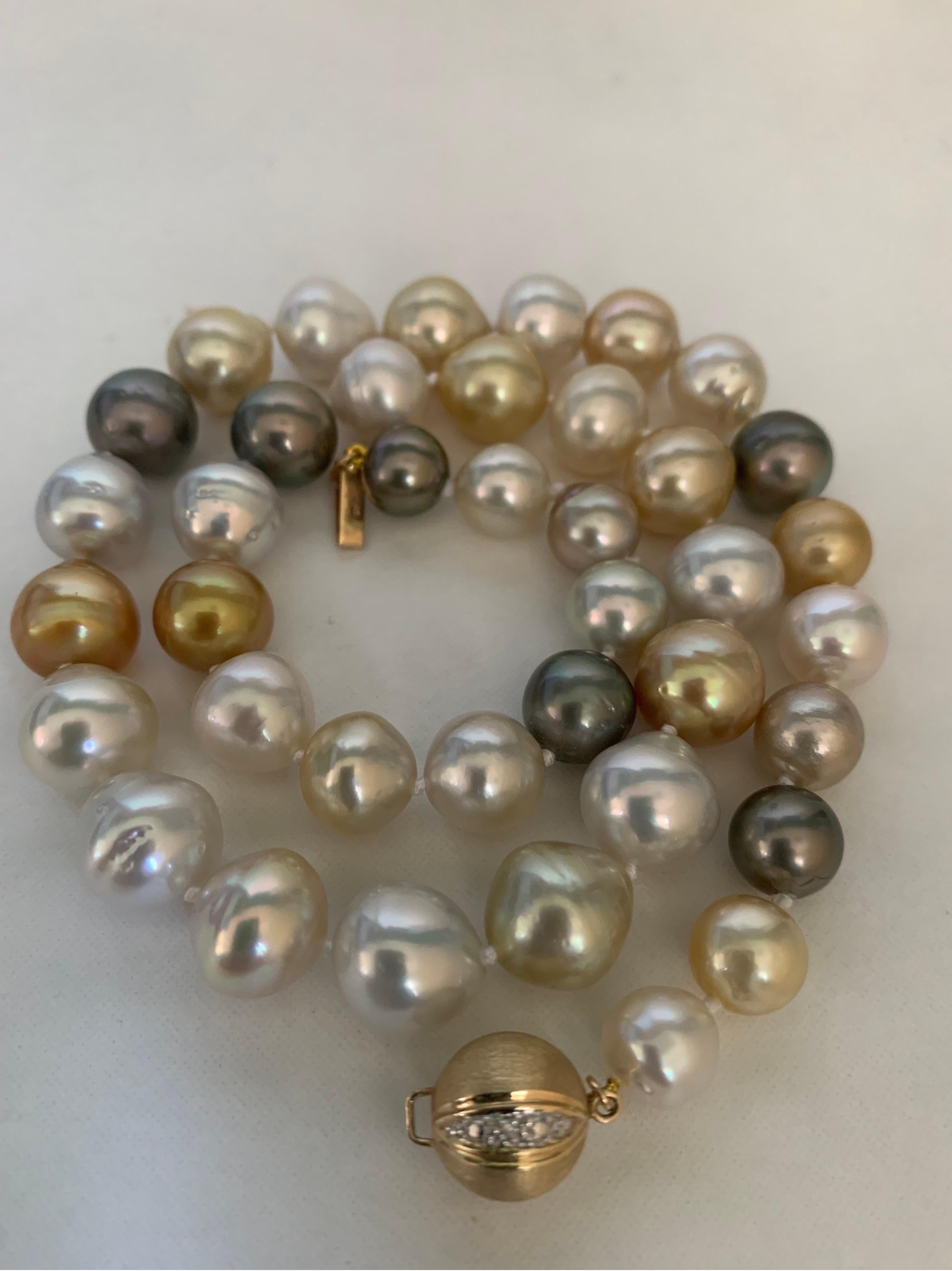 Mehrfarbige Südsee- und Tahiti-Perlenkette mit Gelbgold-Diamantverschluss im Angebot 2