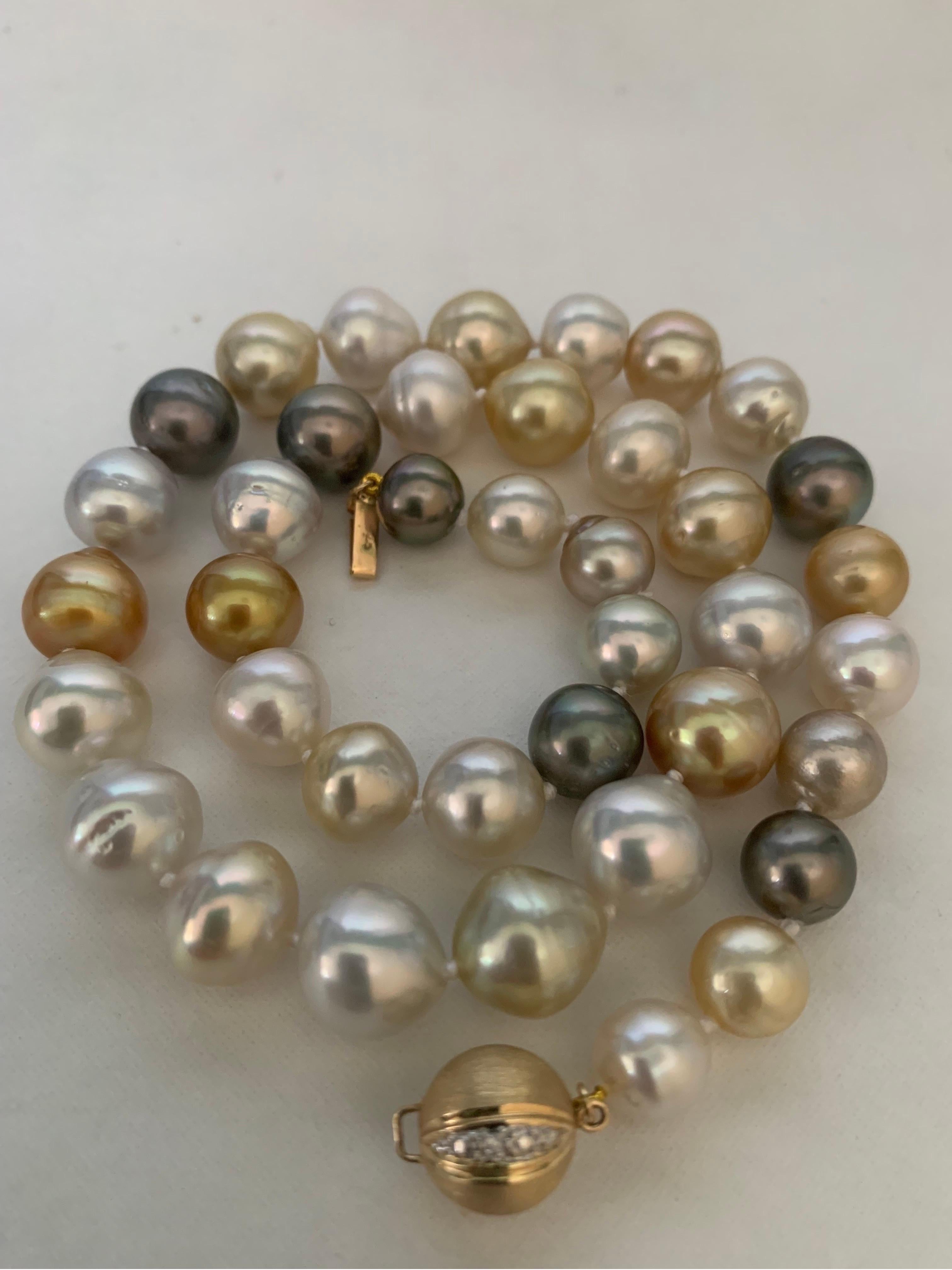 Mehrfarbige Südsee- und Tahiti-Perlenkette mit Gelbgold-Diamantverschluss im Angebot 3