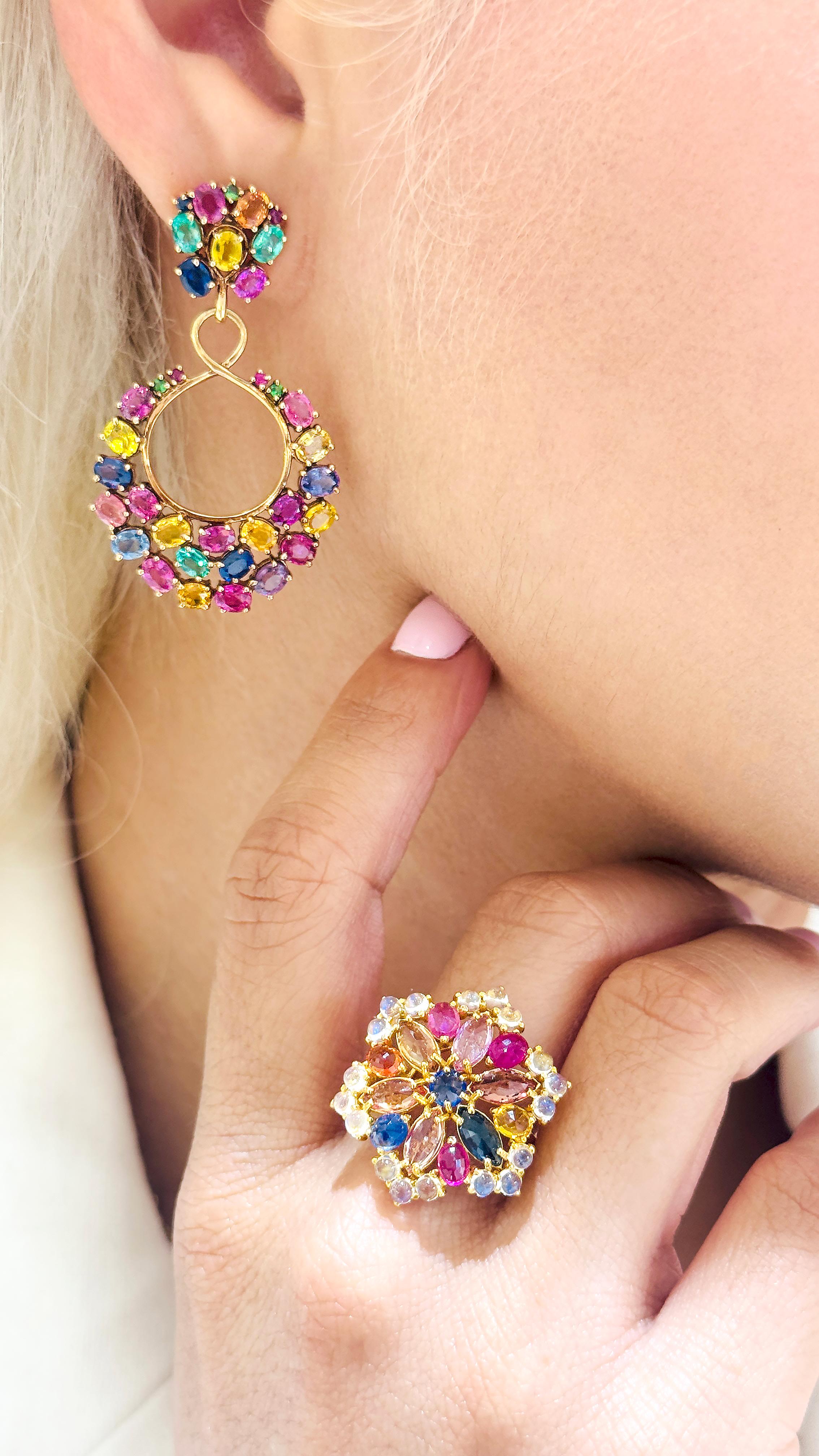 Pendiente De Piedra Multicolor En Oro Amarillo De 18 Quilates Contemporáneo en venta