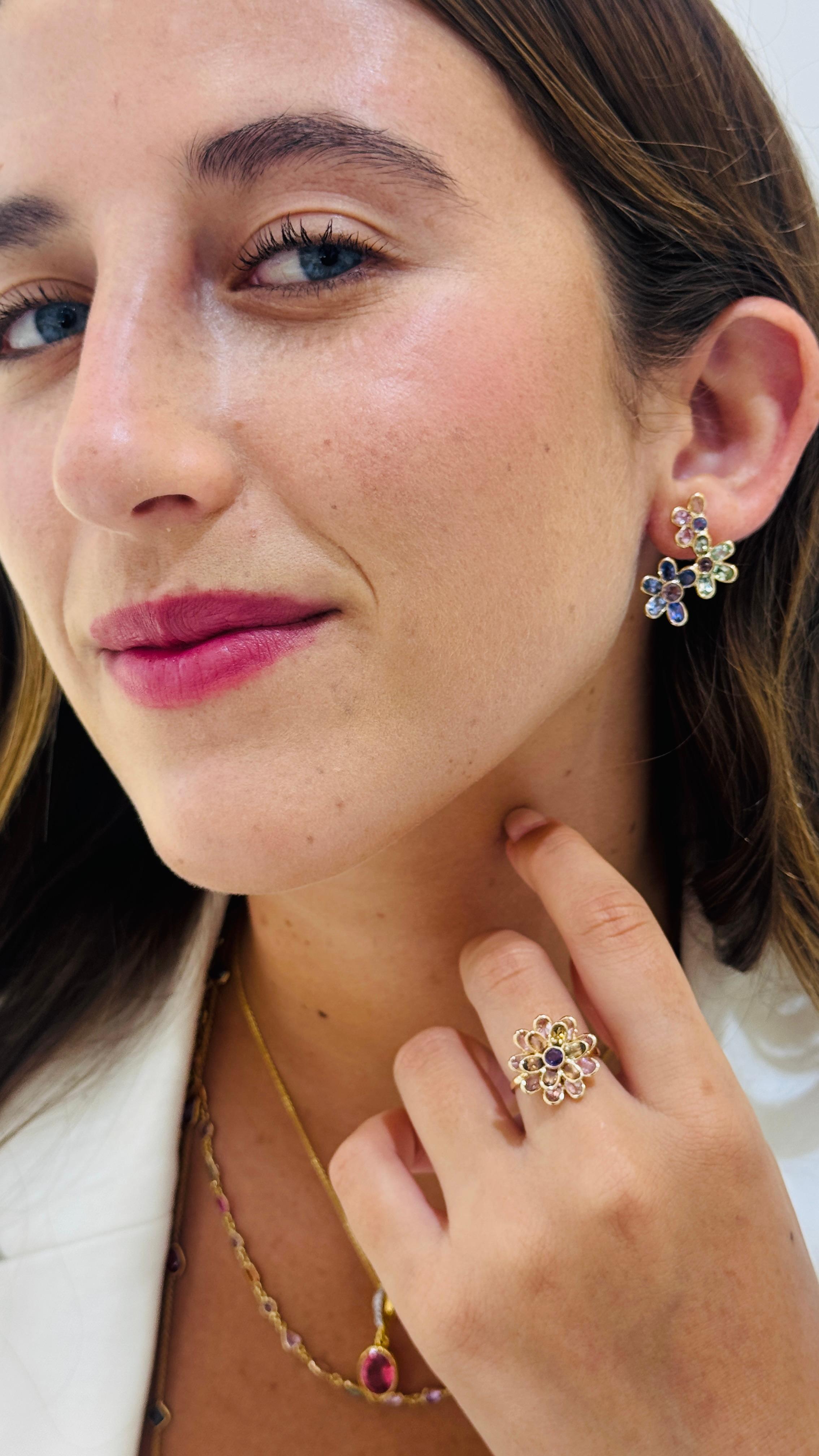Mehrfarbiger Stein-Ohrring in Mischform aus 18 Karat Gelbgold im Angebot 1