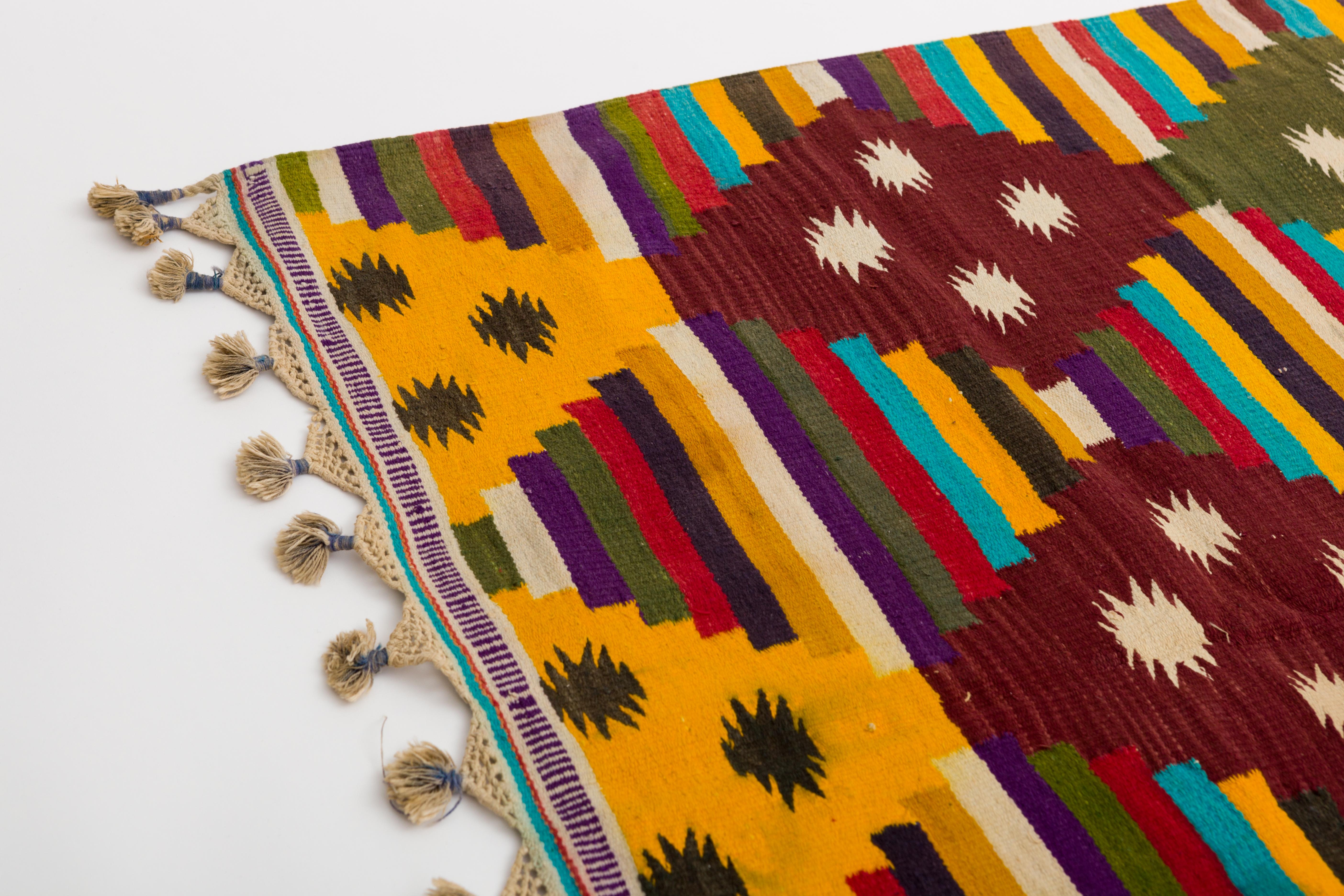 Mehrfarbig gestreifter indischer Dhurrie-Teppich aus Baumwolle (Stammeskunst) im Angebot