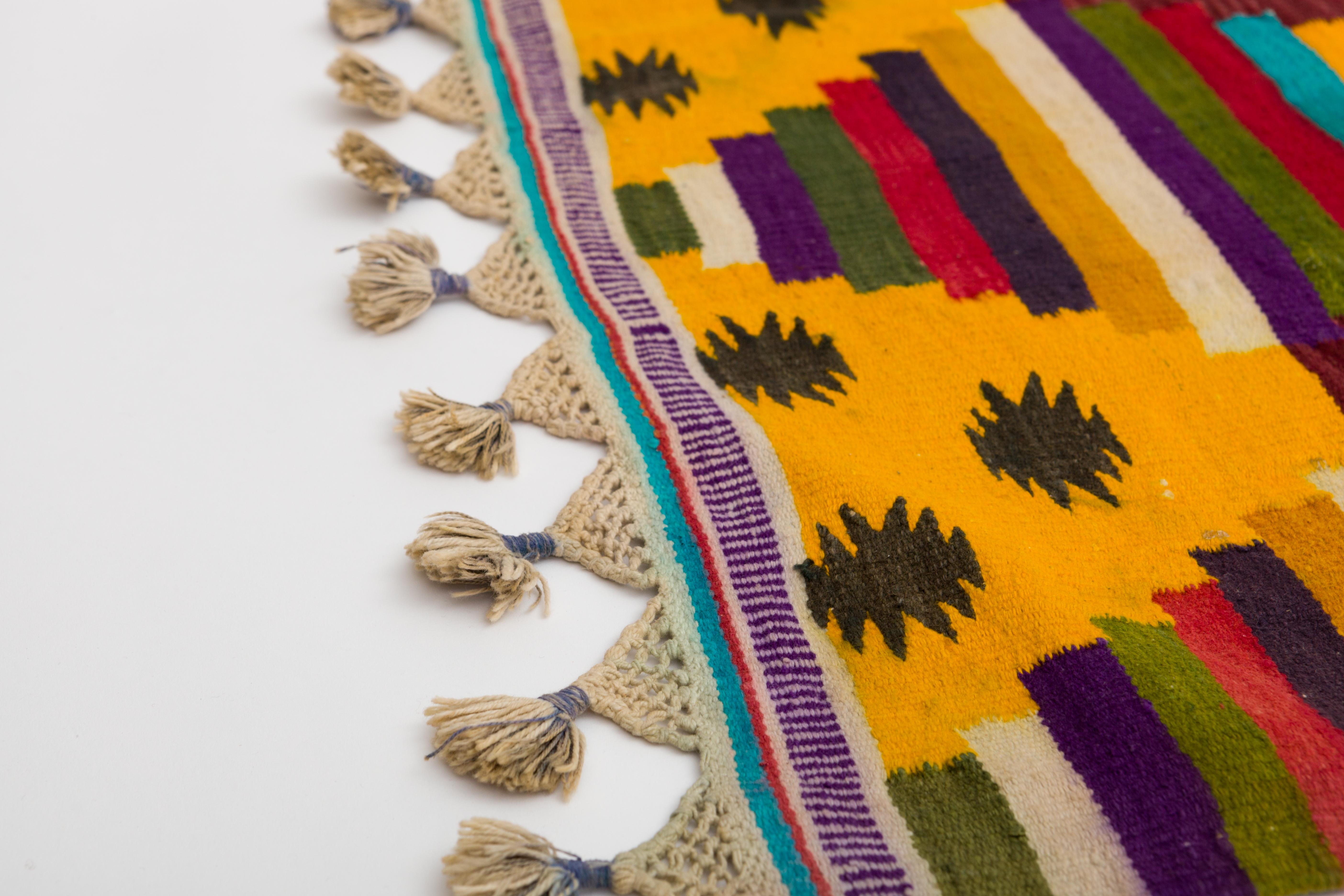 Mehrfarbig gestreifter indischer Dhurrie-Teppich aus Baumwolle (20. Jahrhundert) im Angebot