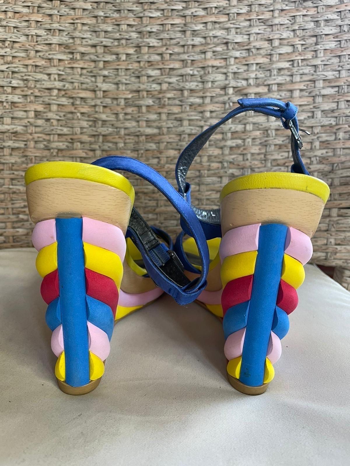 Chaussures compensées multicolores Stuart Weitzman Excellent état - En vente à Carnate, IT