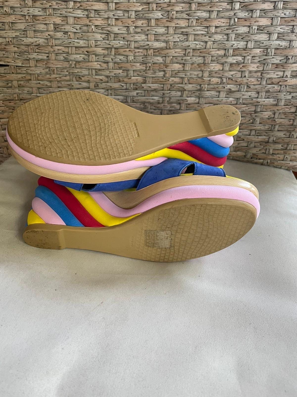 Chaussures compensées multicolores Stuart Weitzman en vente 1
