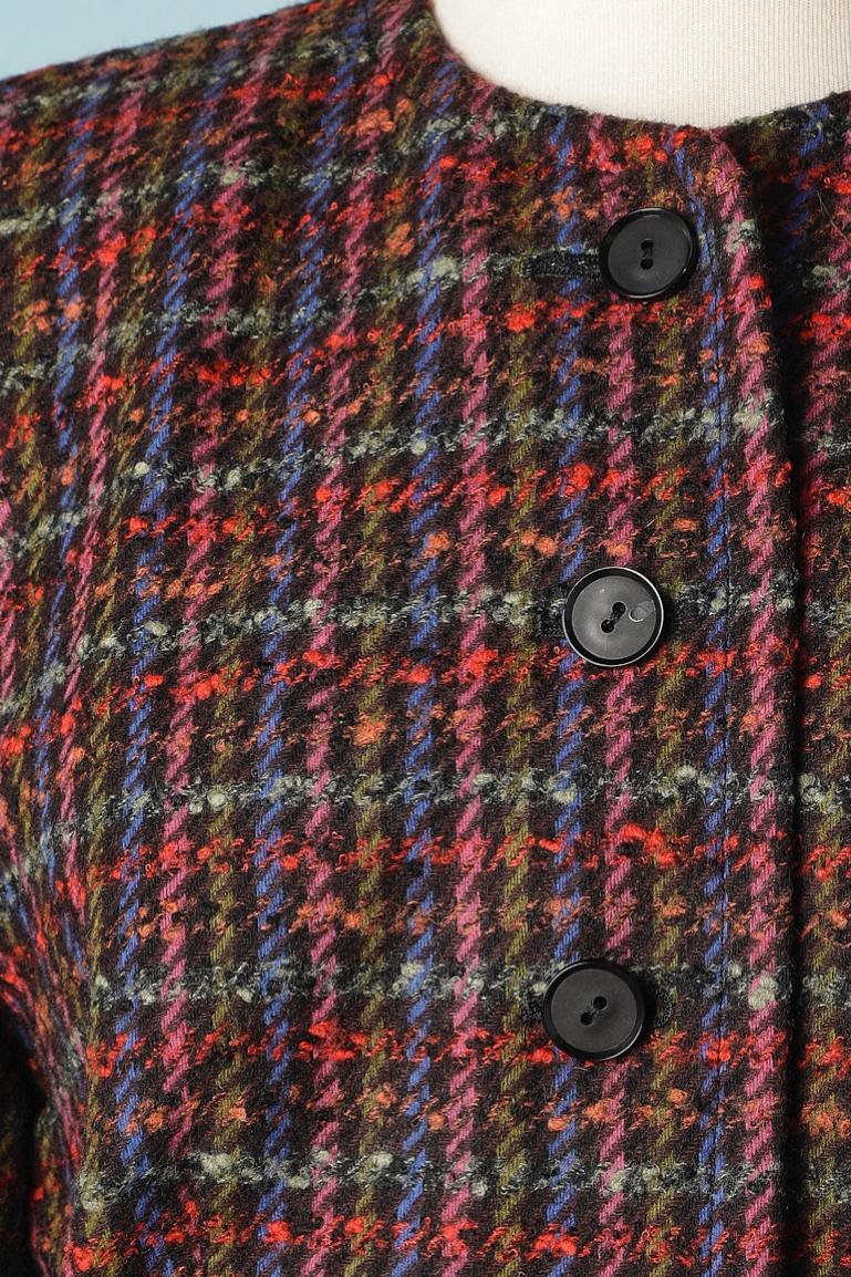 Multicolor tweed single breasted jacket. Main fabric : wool. Lining probably acetate or rayon. 
Shoulder-pad. 
SIZE 10 (US) / L 